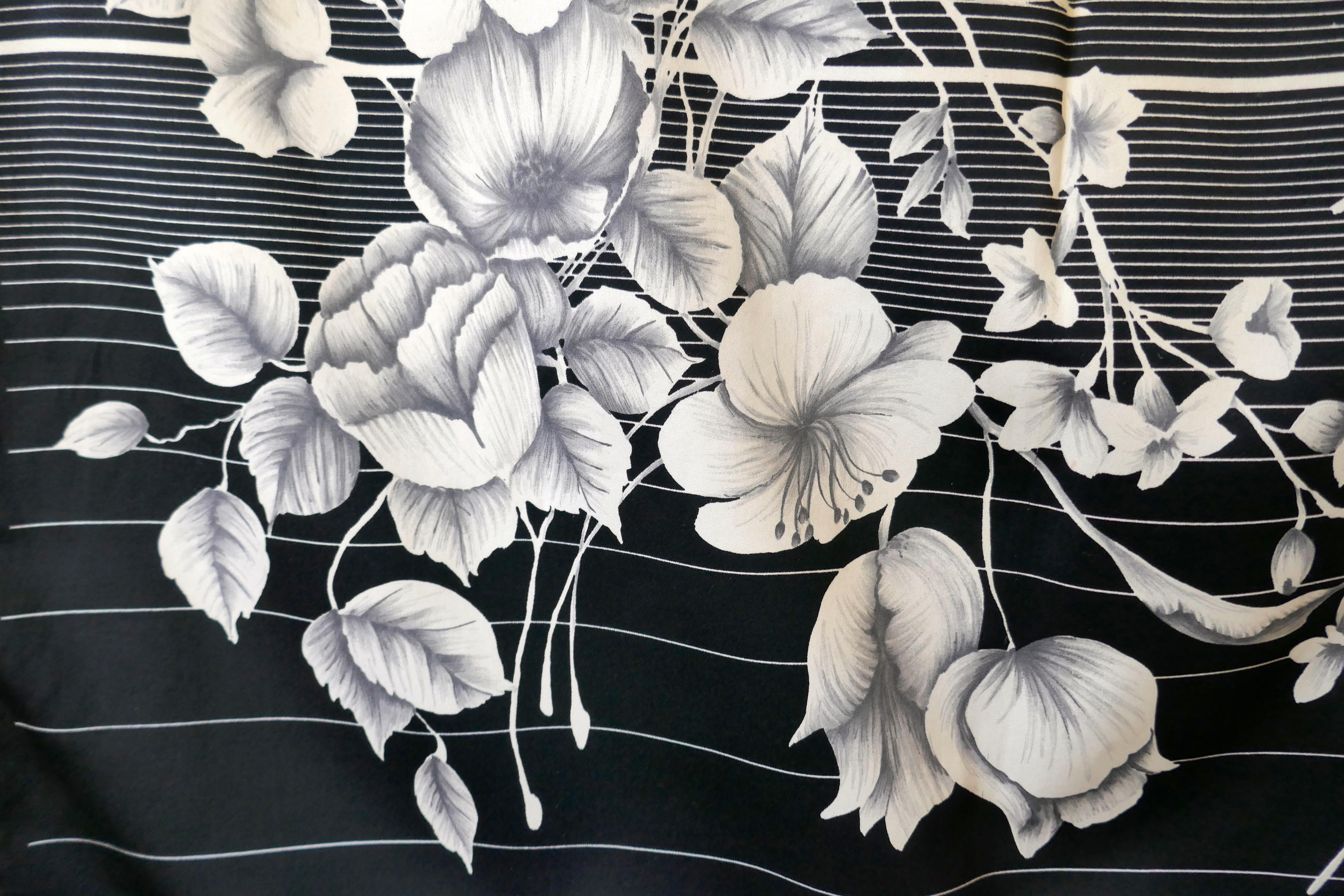 1970s Vintage Art Scarf, Chic Design in Black and White from Guy st. Honoré Exclusive

Charming and striking, white shaded flowers giving a 3D effect on a black background 

Made in Polyester, the Scarf measures 30”x 30”, rolled hem
in Very good 