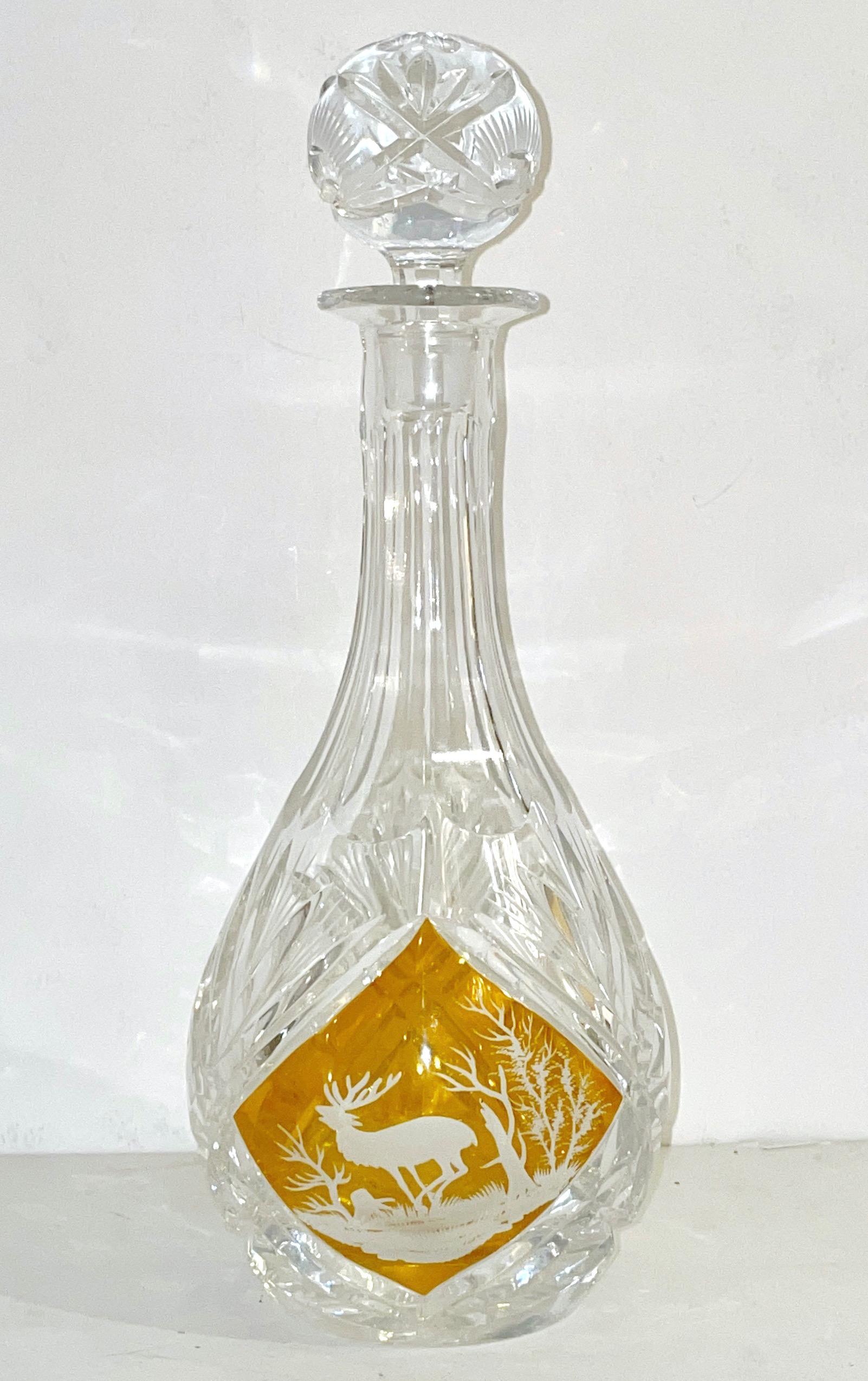 Flacon de liqueur autrichien vintage en verre ambré avec motif animal gravé et superposé en or, années 1970  en vente 1