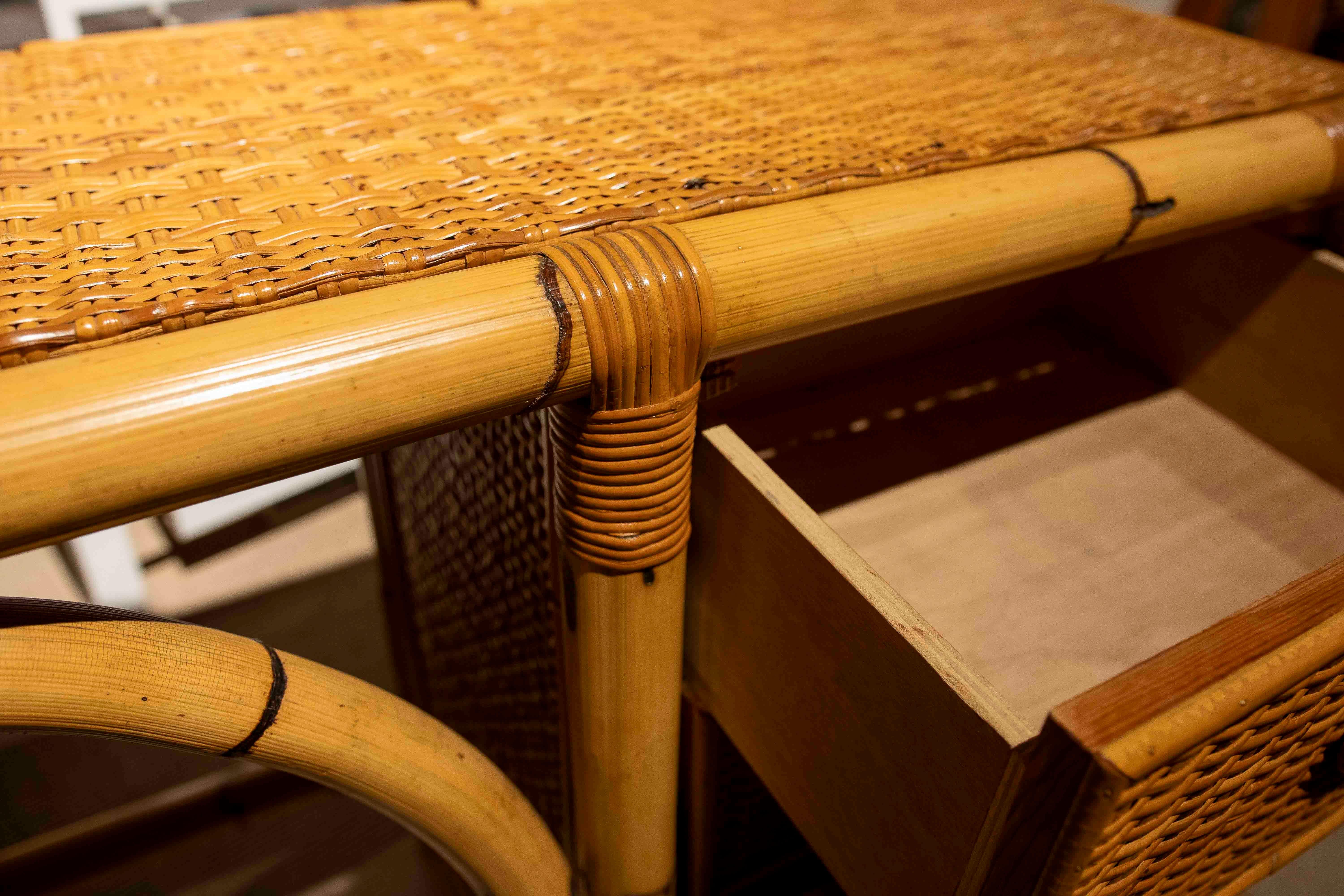 1970er Vintage Schreibtisch aus Bambus und Rattan mit vier Schubladen im Angebot 5
