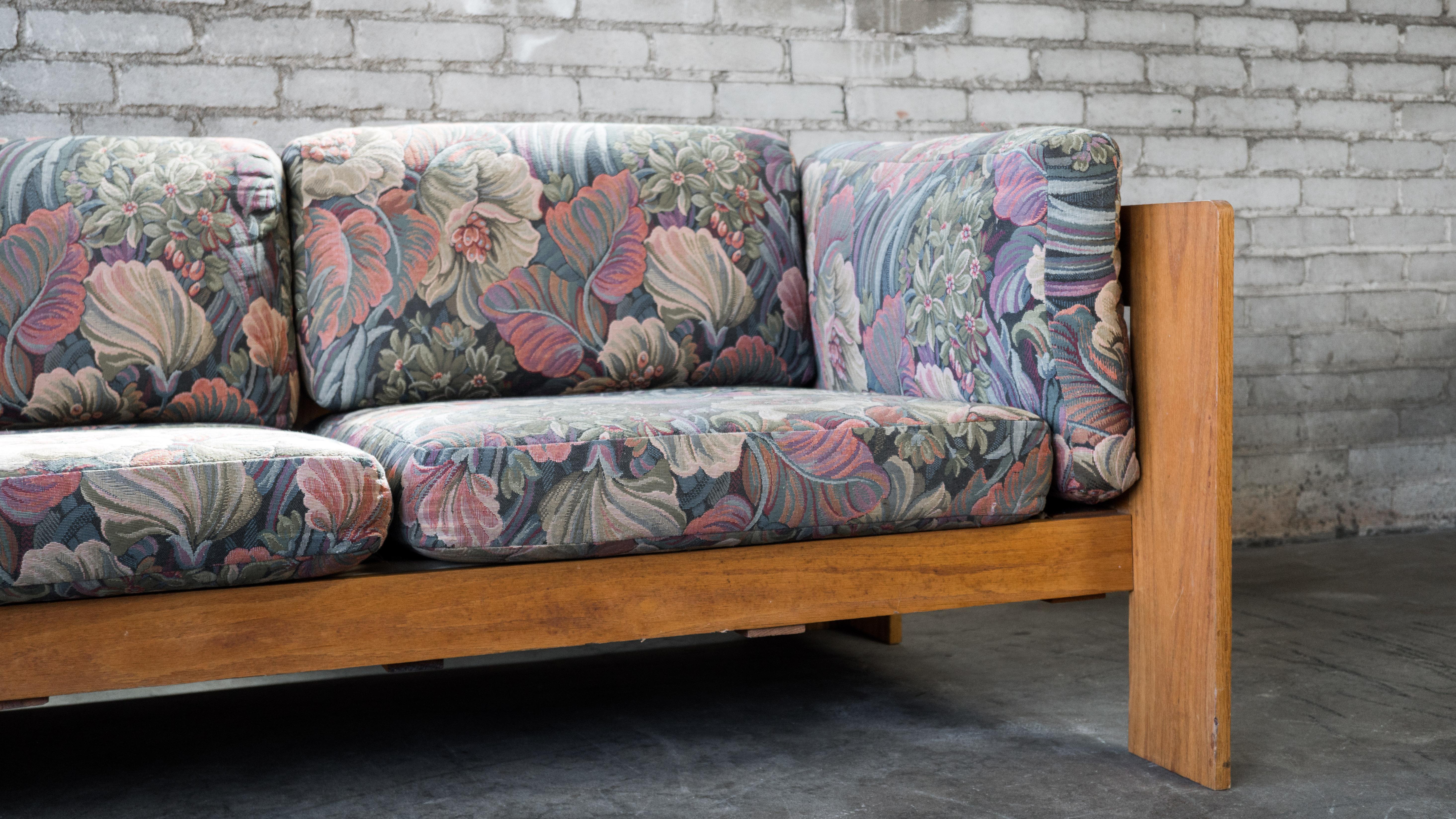 Fin du 20e siècle 1970 Vintage Bastiano Style Oak Sofa en vente