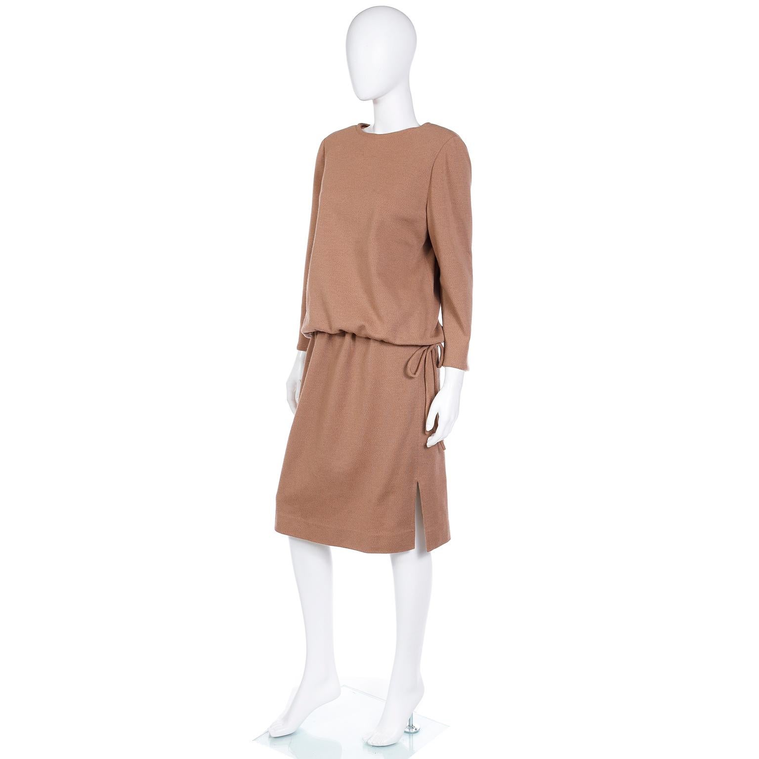 1970s Vintage Bill Blass 2Pc Camel Knit Outfit With Drawstring Top & Skirt In Excellent Condition In Portland, OR