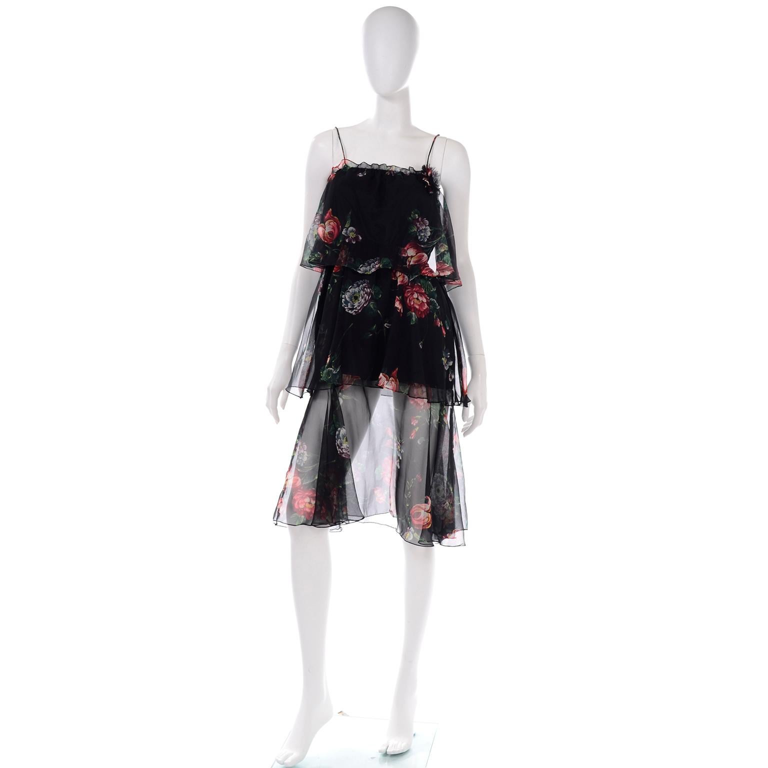 1970er Jahre Vintage Schwarz Floral Chiffon 2 Pc Mini oder lang  Kleid mit Schleifen & Rüschen im Zustand „Hervorragend“ in Portland, OR