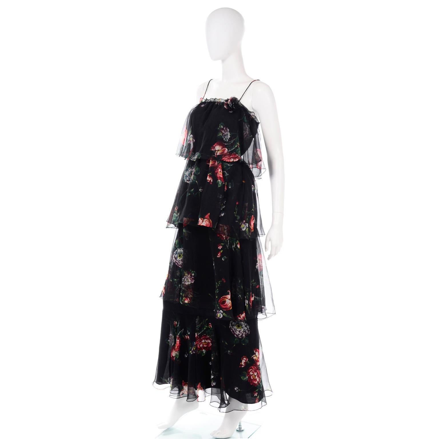 1970er Jahre Vintage Schwarz Floral Chiffon 2 Pc Mini oder lang  Kleid mit Schleifen & Rüschen Damen