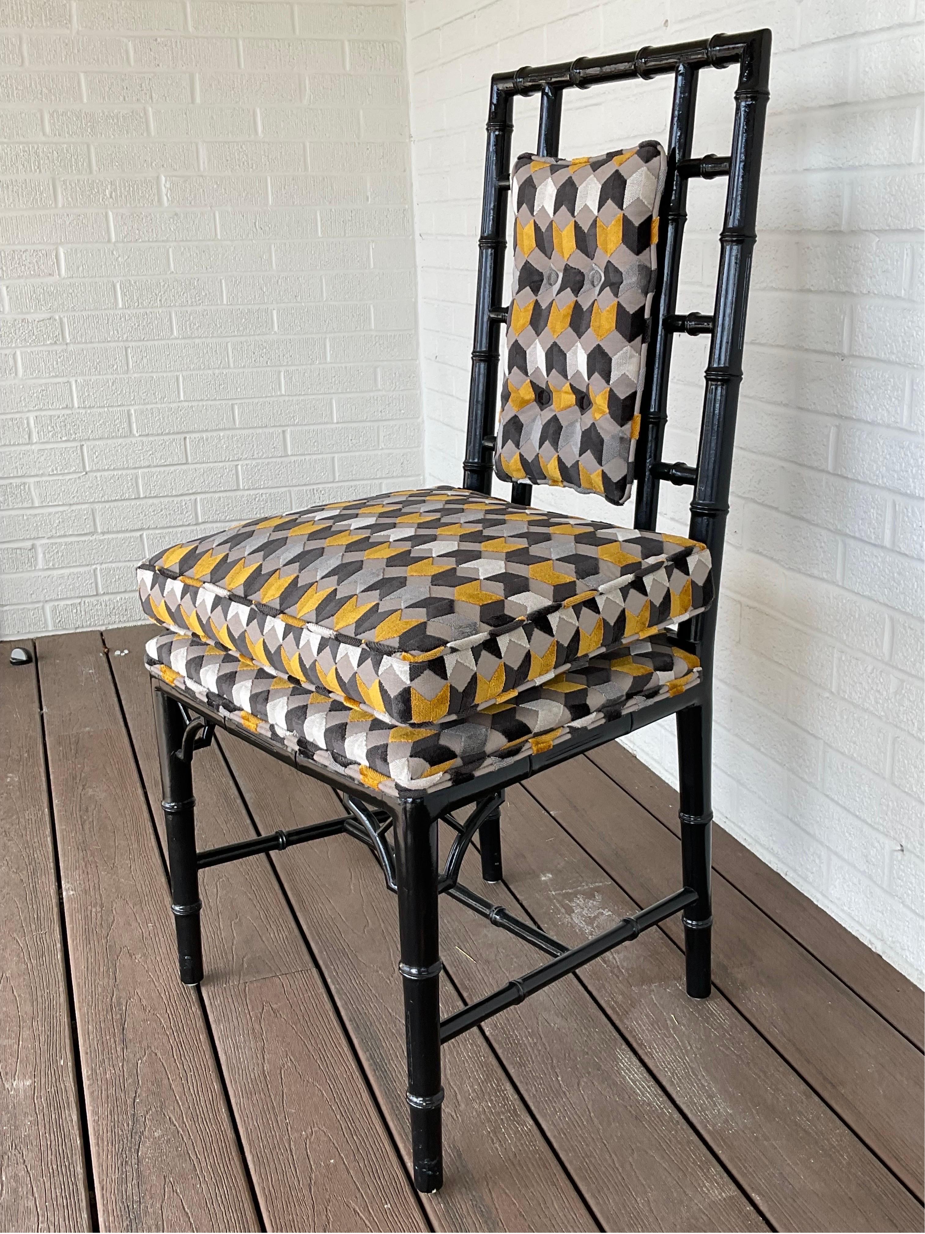 American 1970s Vintage Black lacquered Chinoiserie Faux Bamboo Chair For Sale