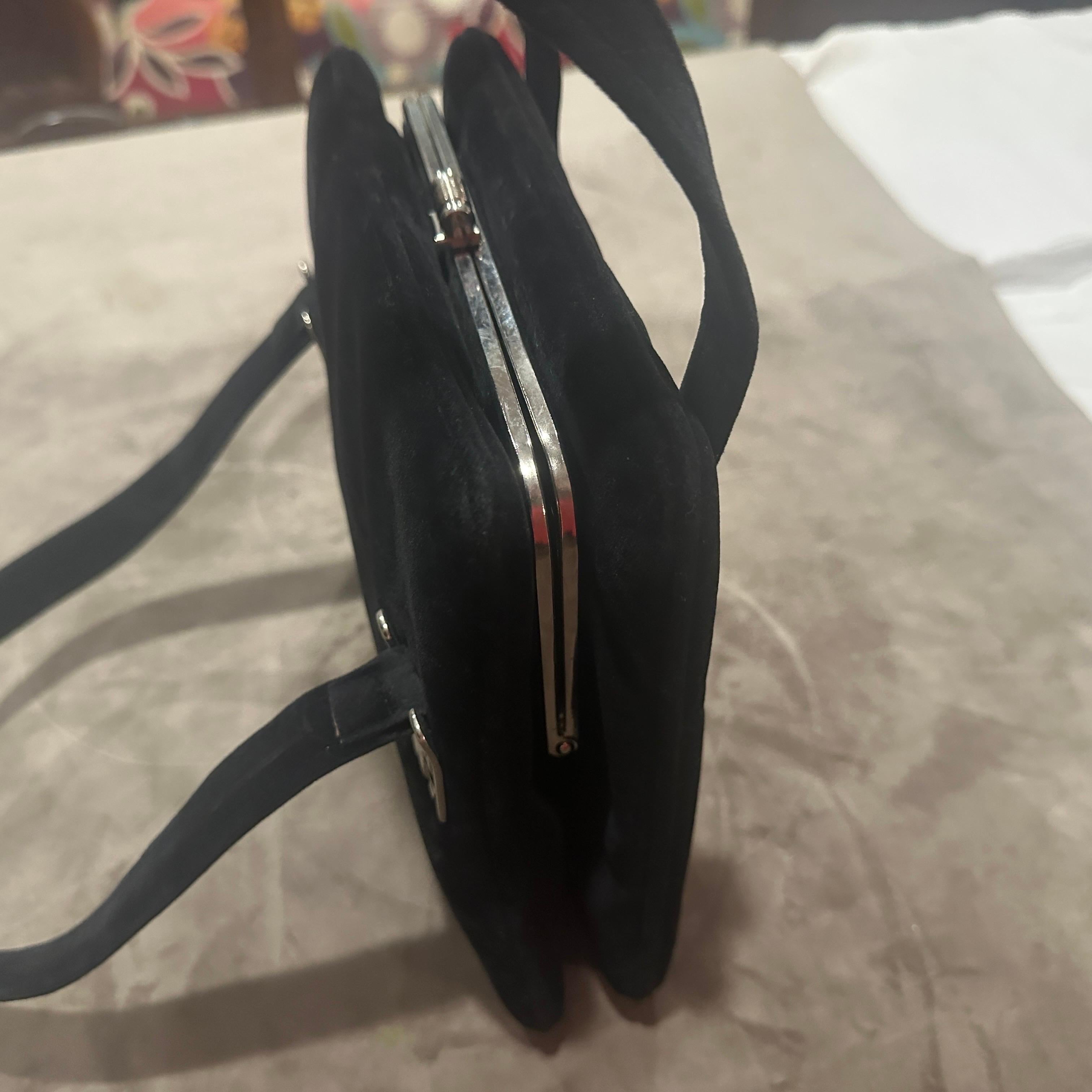 1970 Vintage Black Sued and Silver Plated Italian Evening Bag en vente 5