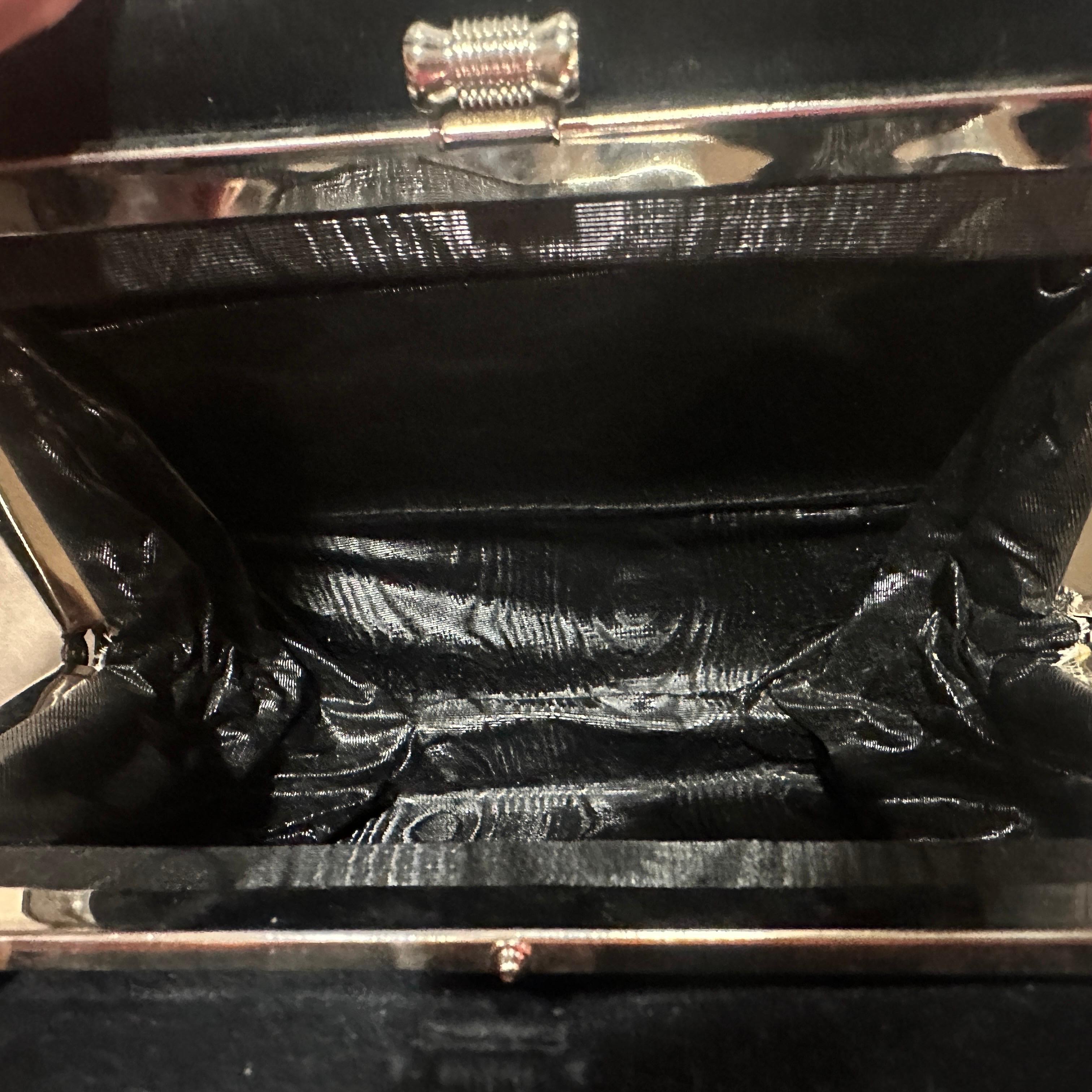 1970 Vintage Black Sued and Silver Plated Italian Evening Bag en vente 1