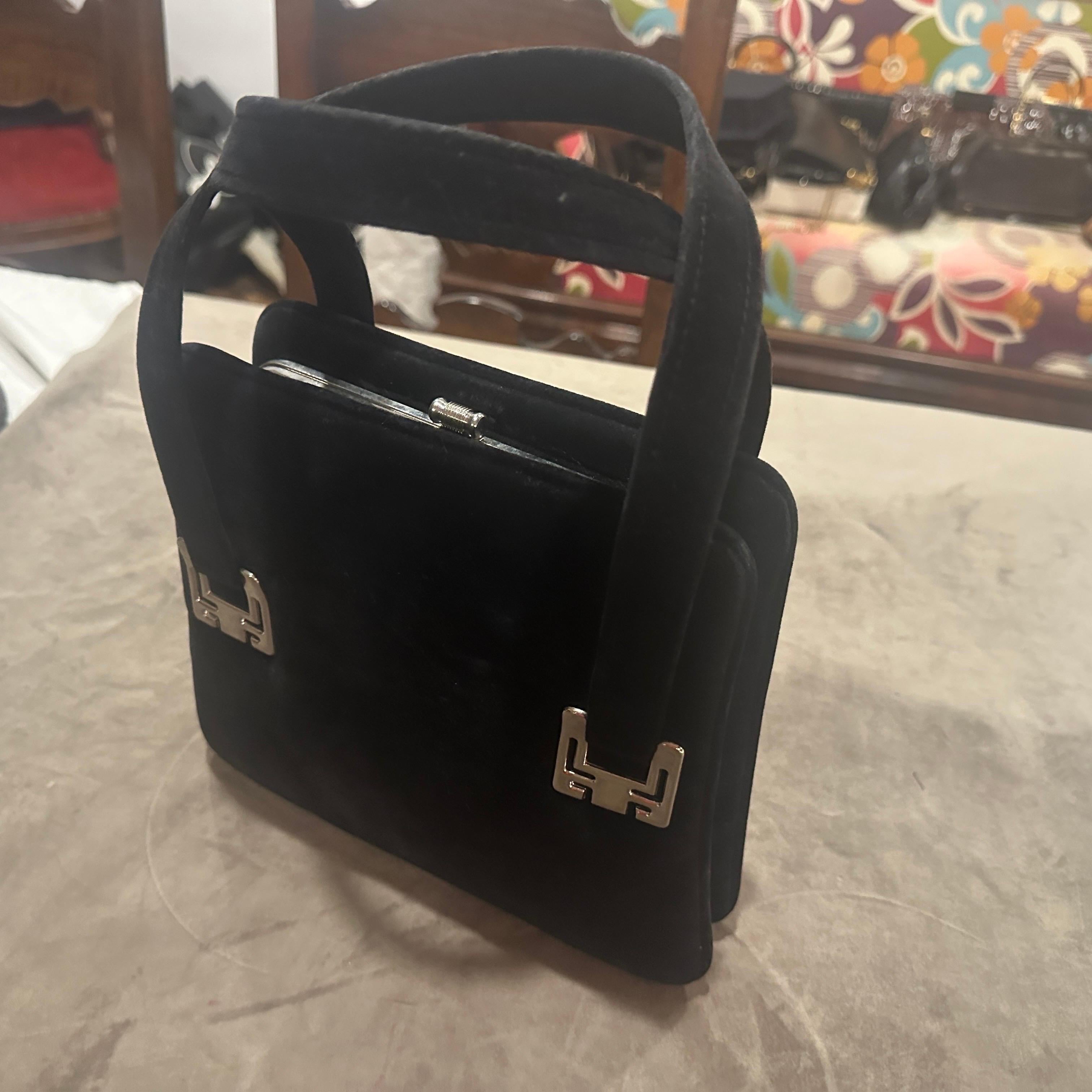 1970 Vintage Black Sued and Silver Plated Italian Evening Bag en vente 2