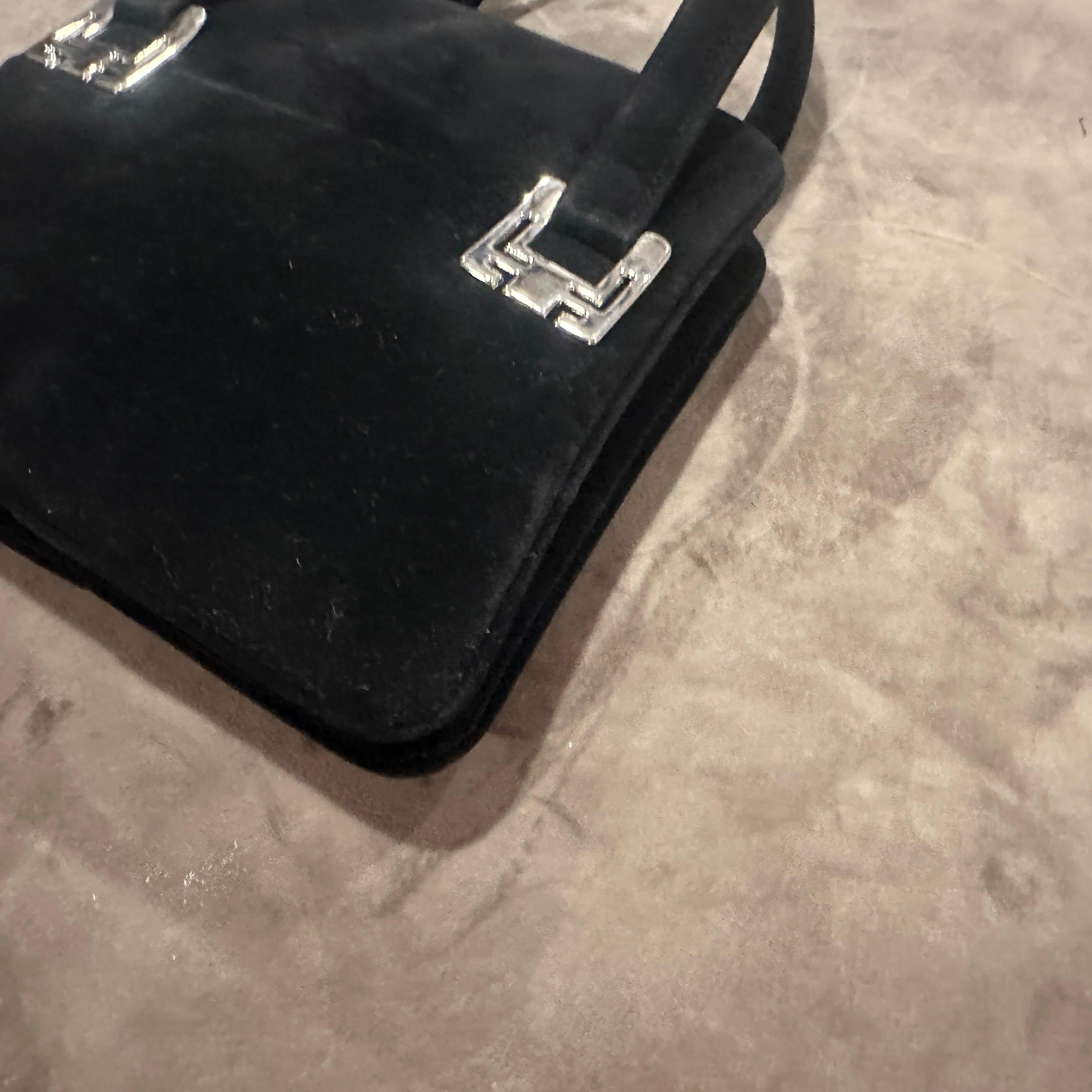1970 Vintage Black Sued and Silver Plated Italian Evening Bag en vente 4