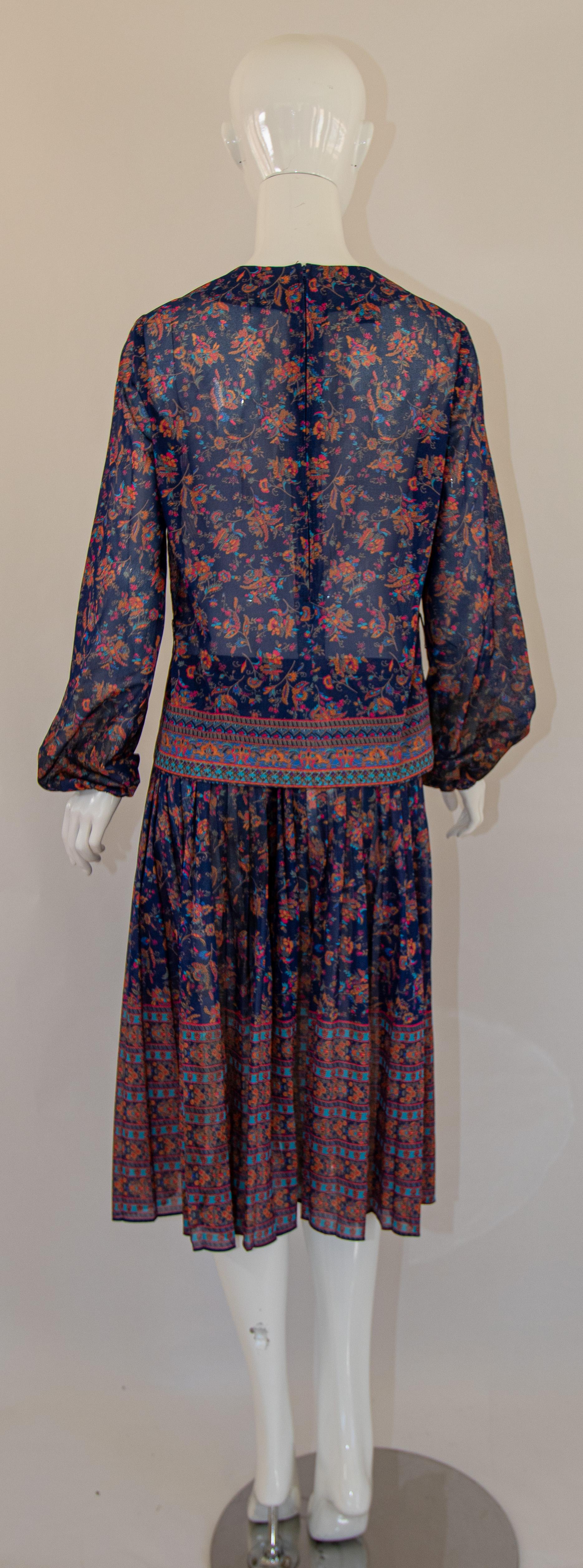 1970er Jahre Vintage böhmisches bedrucktes Vintage-Kleid mit Blumendruck Miss Magnin bei I. Magnin im Angebot 6