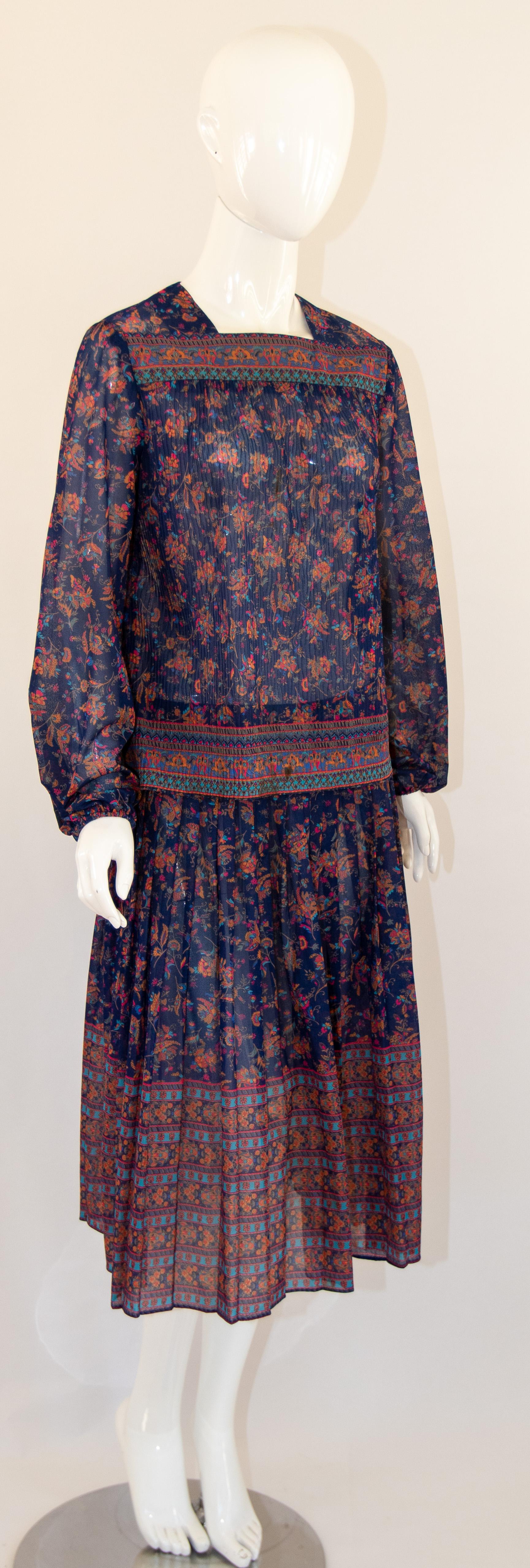 1970er Jahre Vintage böhmisches bedrucktes Vintage-Kleid mit Blumendruck Miss Magnin bei I. Magnin im Angebot 14