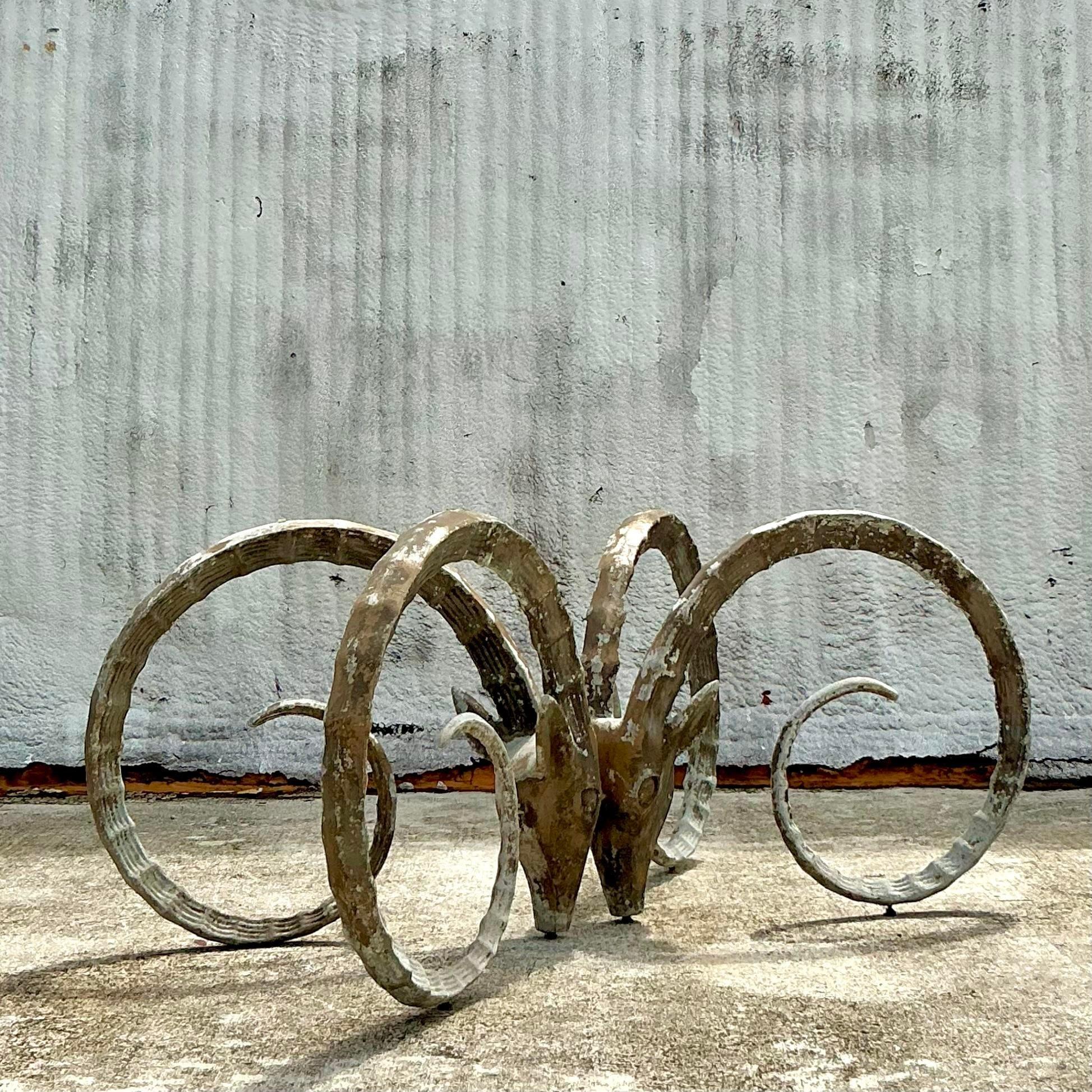 Hollywood Regency Piédestaux de table de salle à manger Boho des années 1970 en aluminium moulé Ibex, d'après Chervet. en vente