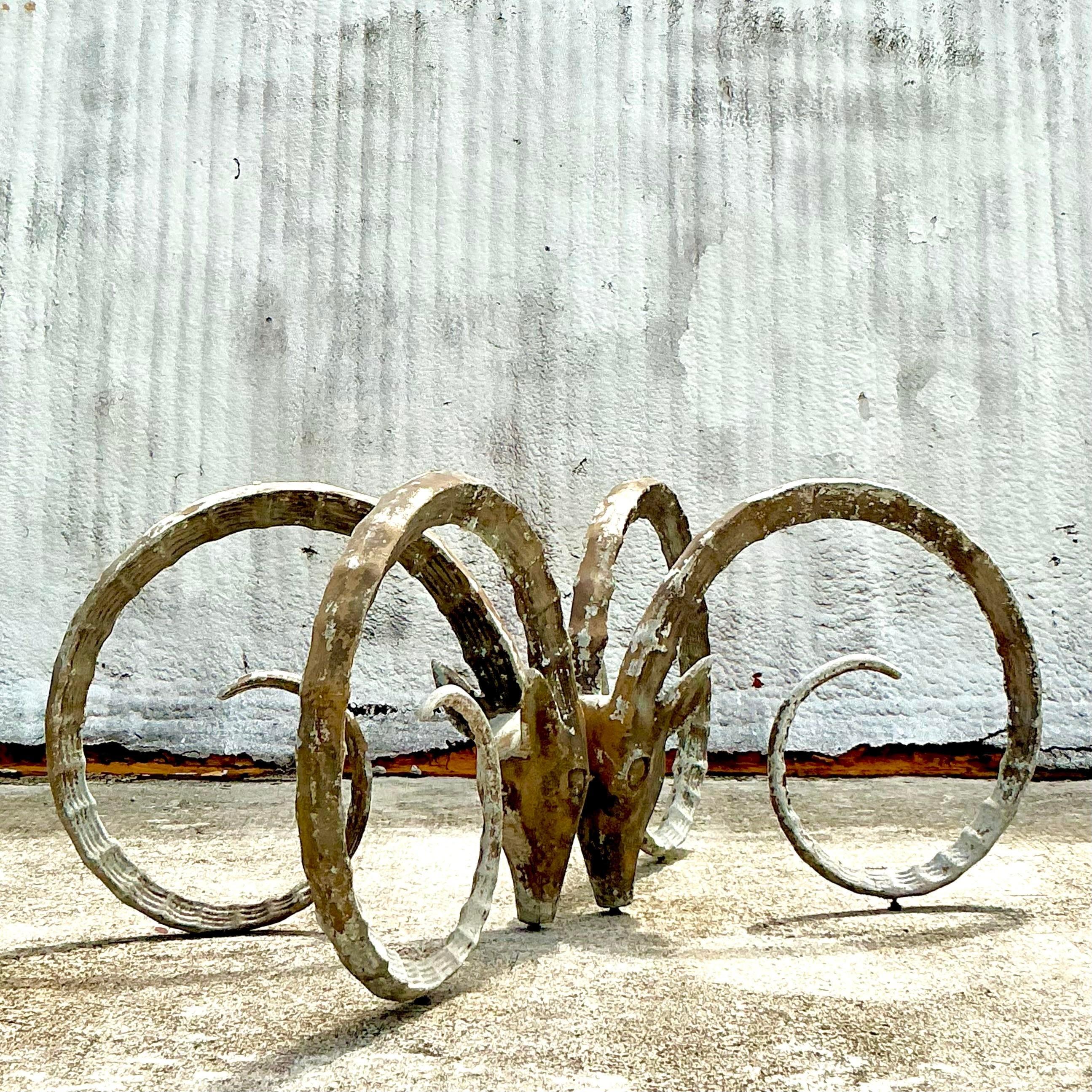 Français Piédestaux de table de salle à manger Boho des années 1970 en aluminium moulé Ibex, d'après Chervet. en vente