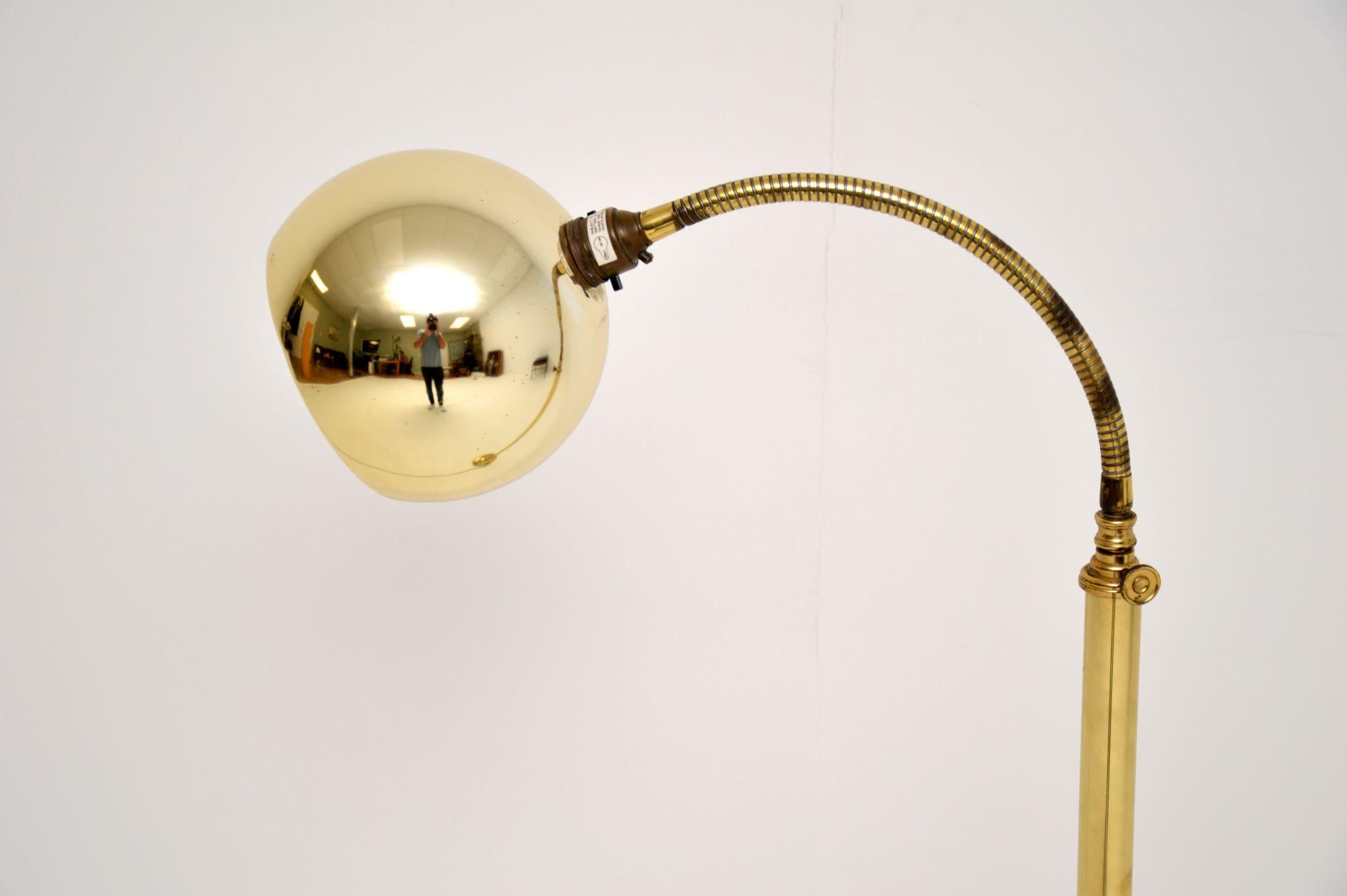 1970s Vintage Brass Adjustable Floor Lamp In Good Condition In London, GB
