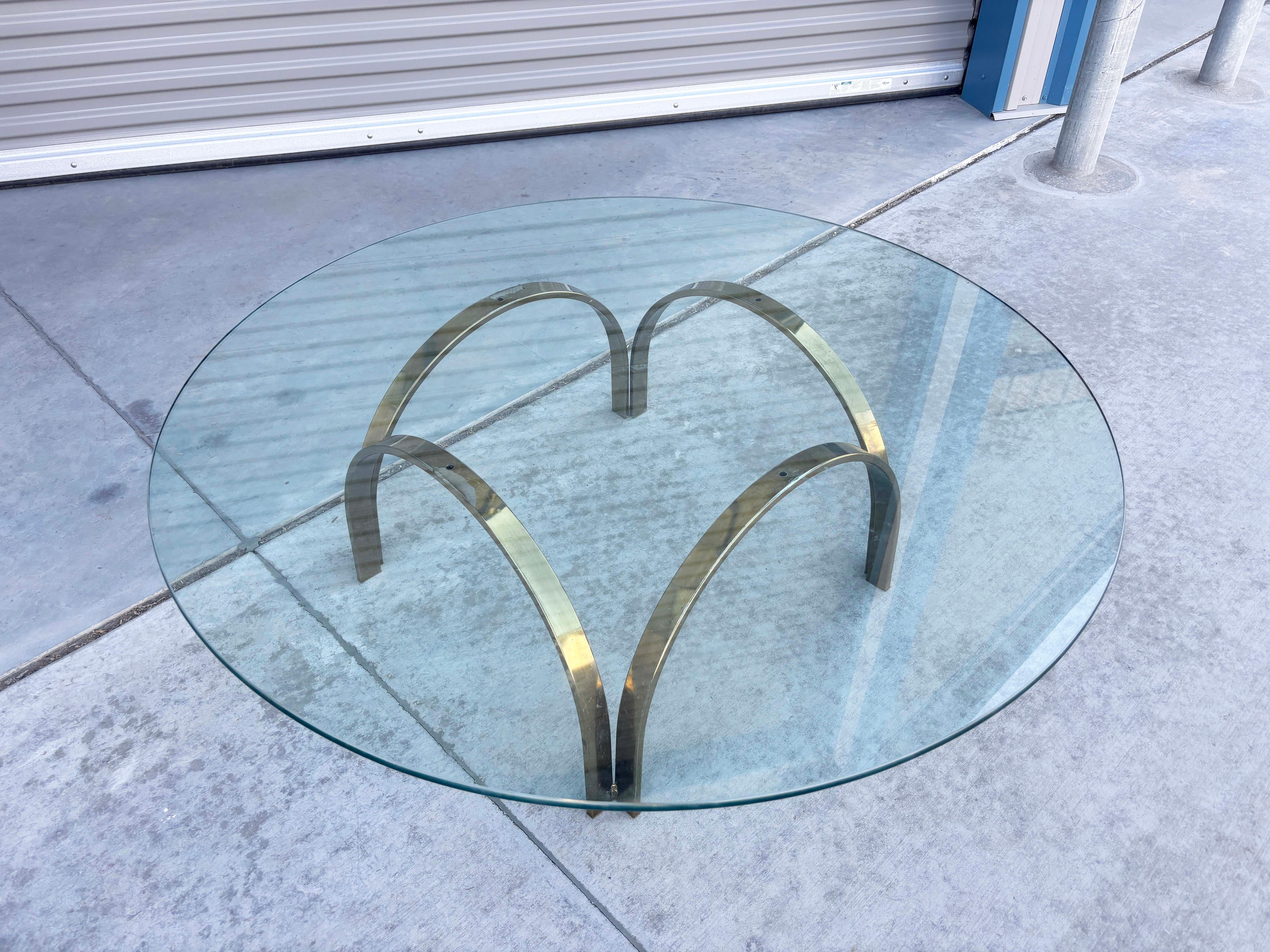 Américain Table basse en laiton et verre vintage des années 1970 en vente