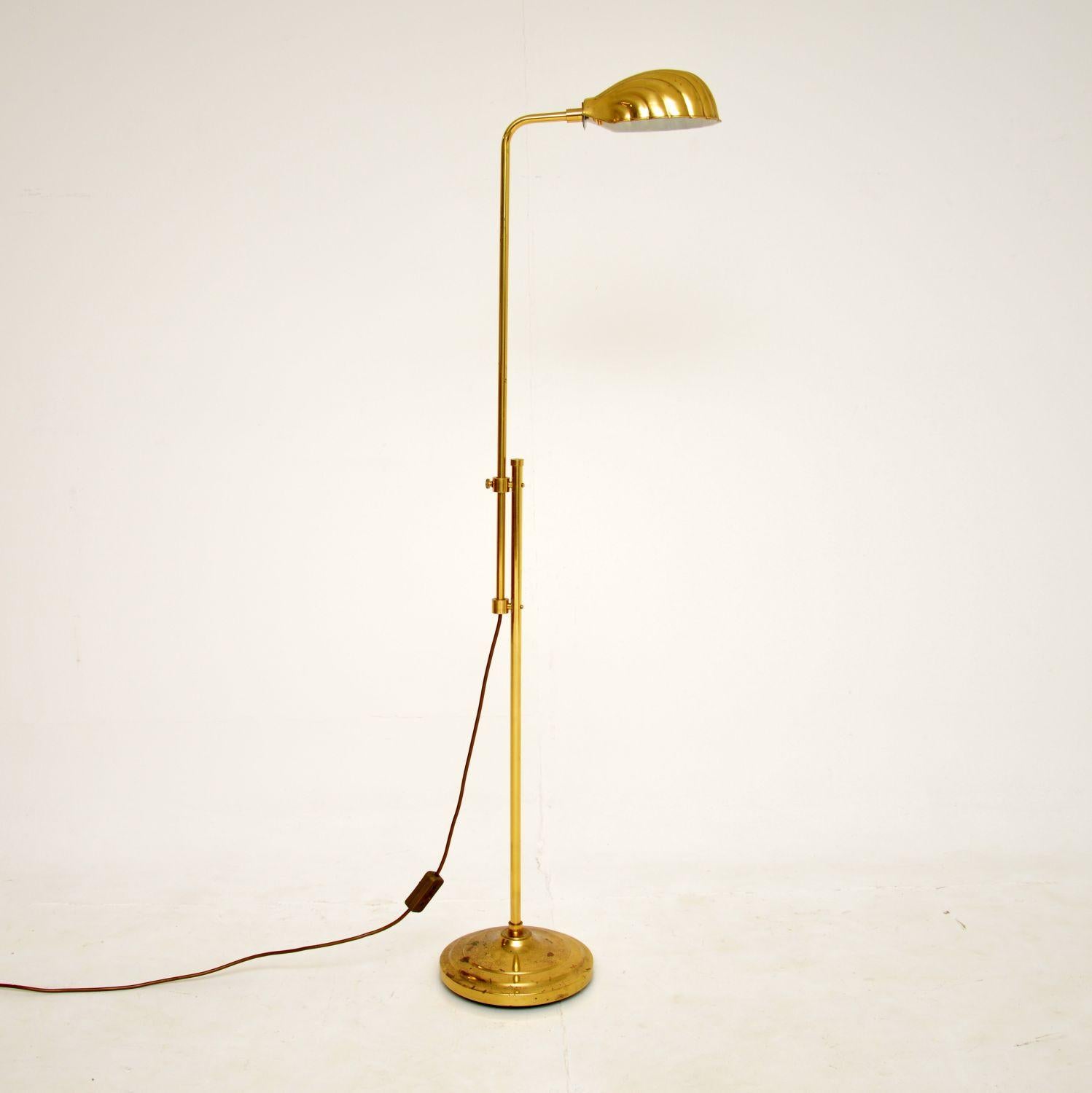 1970's Vintage Brass Clam Shell Floor Lamp In Good Condition In London, GB