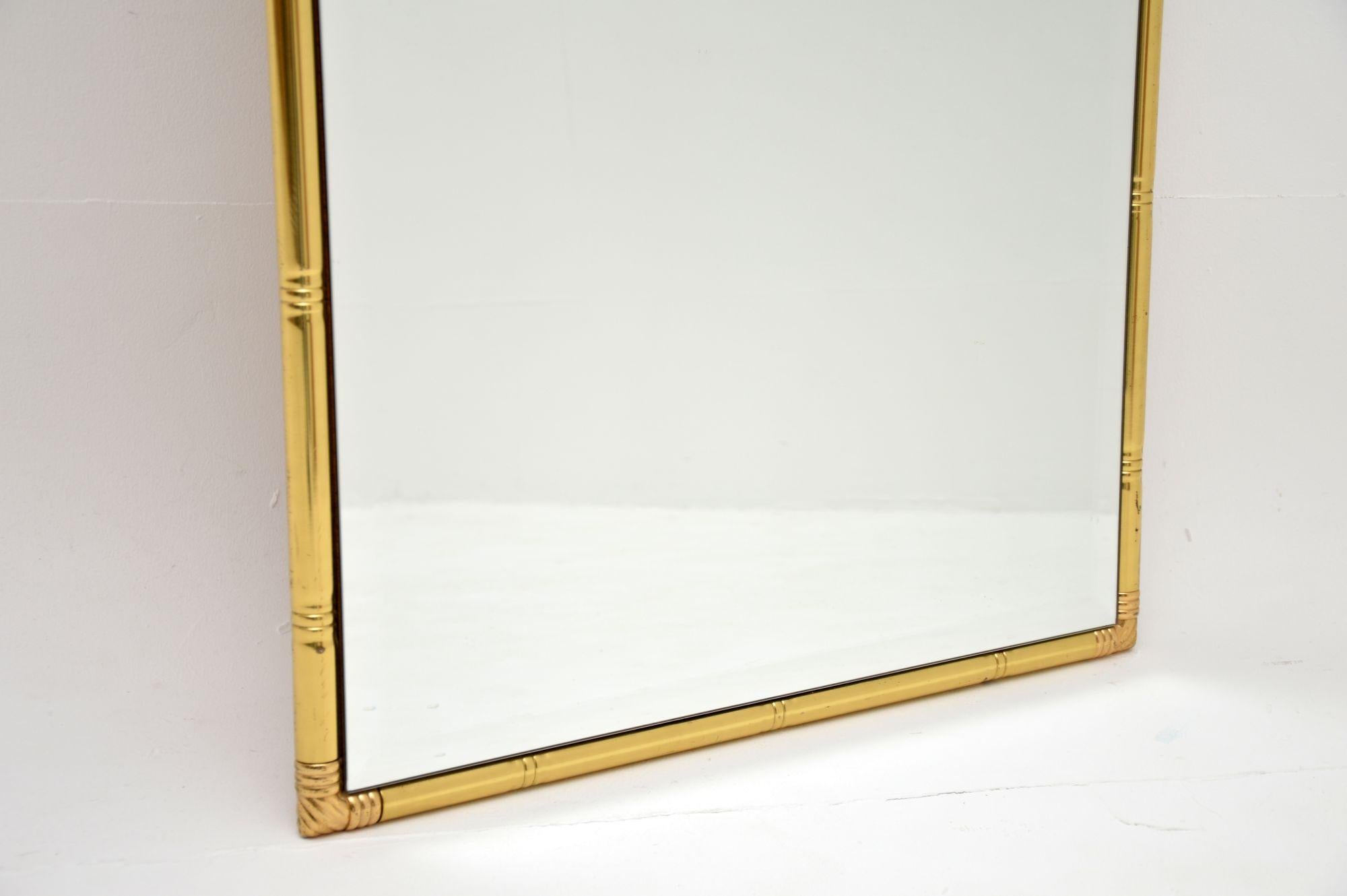 Britannique Miroir vintage en laiton et faux bambou des années 1970 en vente