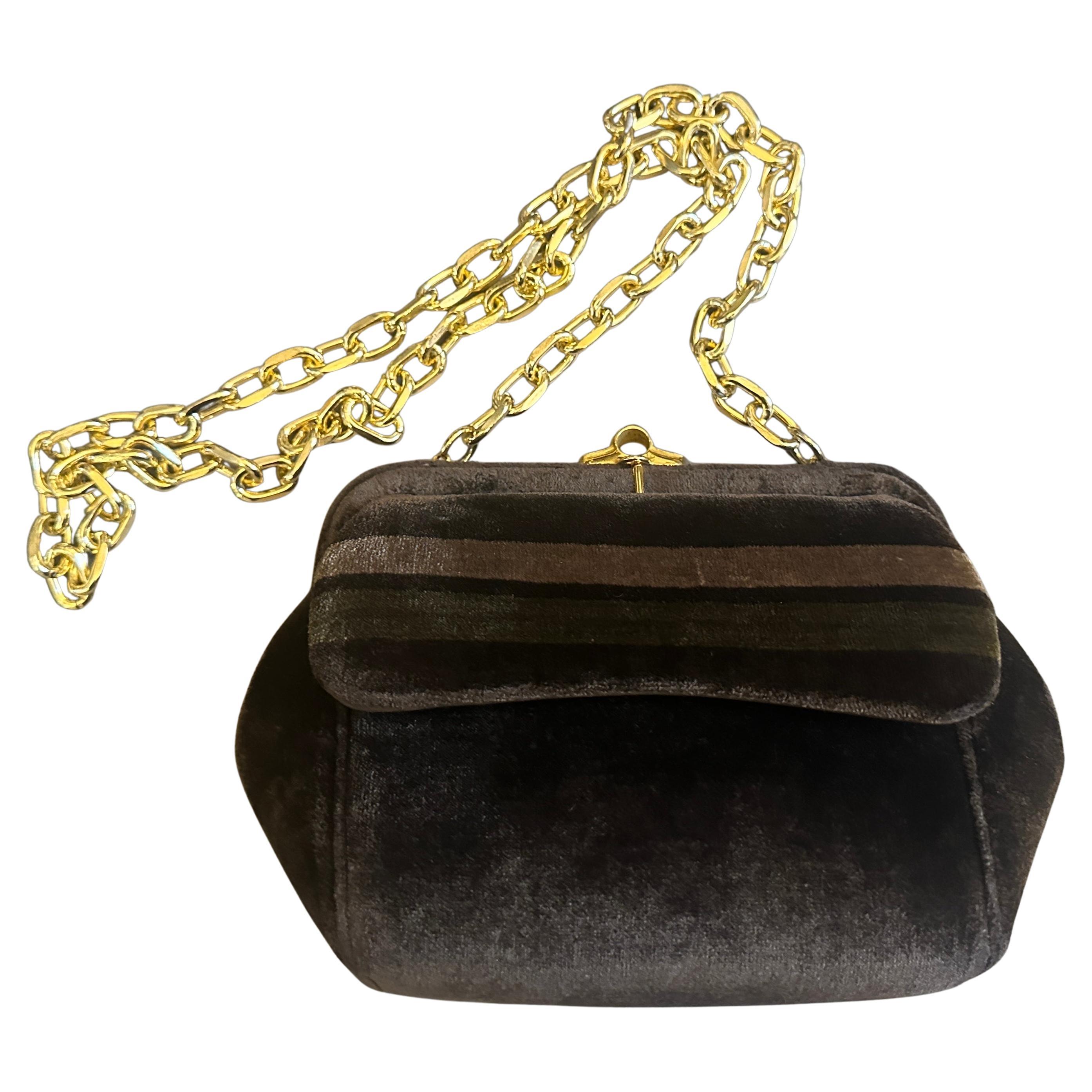 Borsa a tracolla italiana anni '70 in velluto marrone e metallo dorato