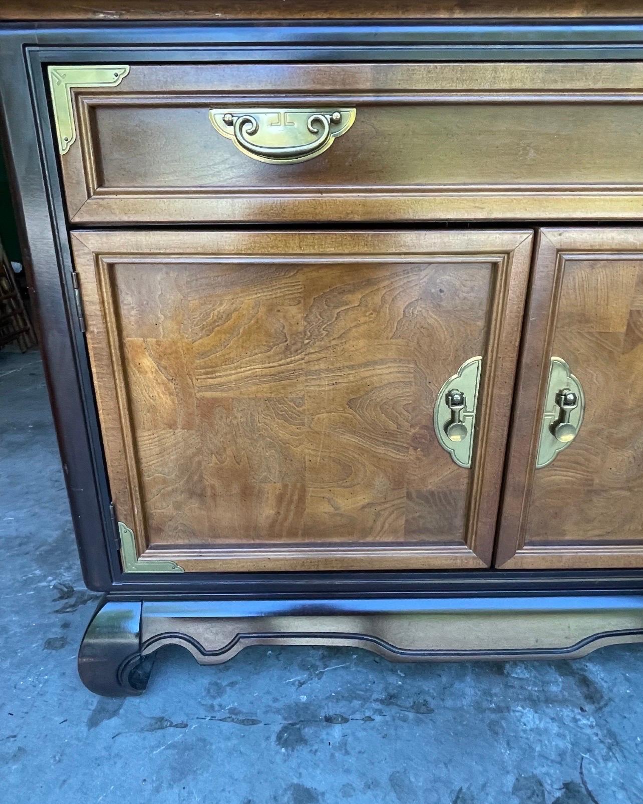 Americano Vintage Broyhill anni '70 Ming Dynasty Collection'S Chinoiserie Bar in vendita