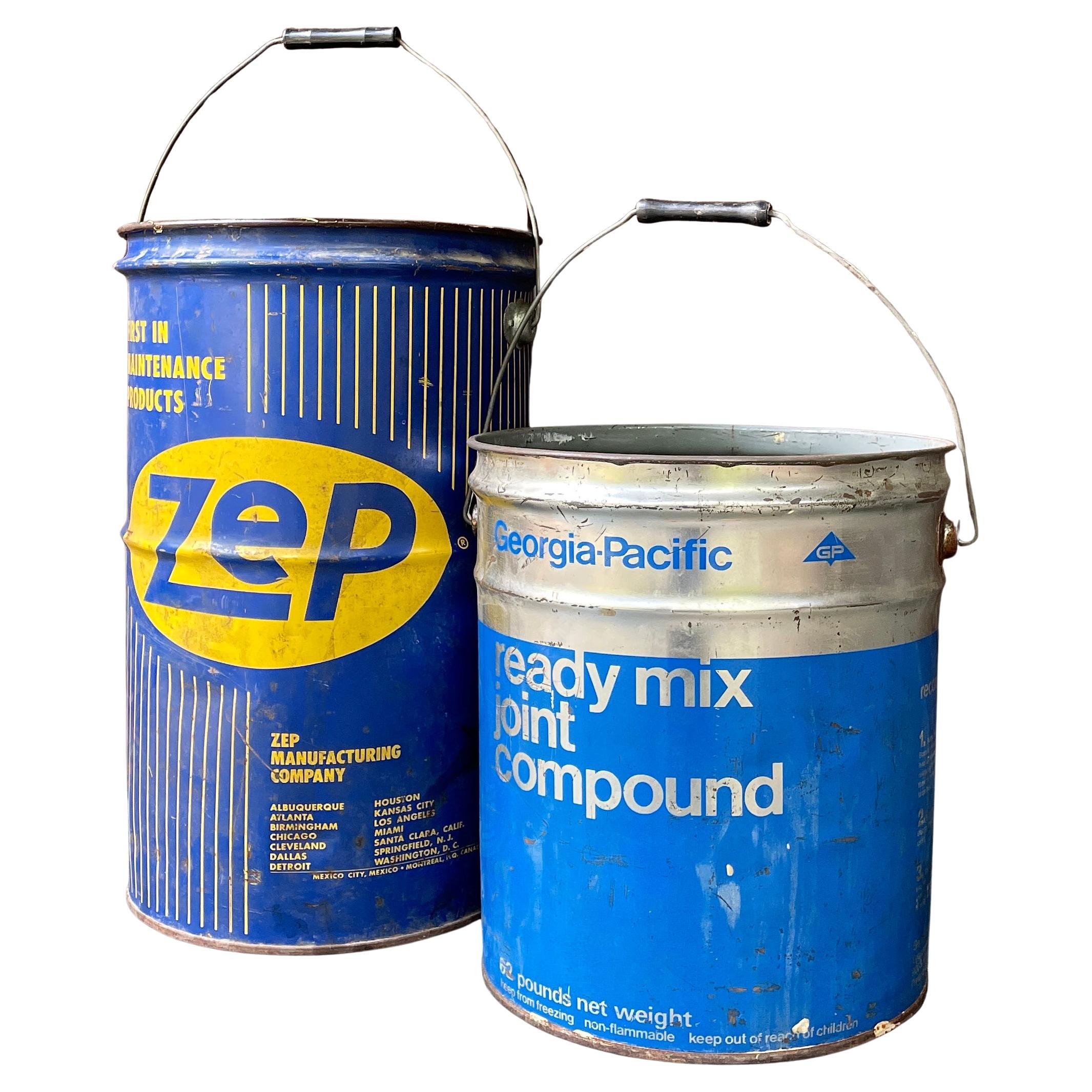 Secchi vintage degli anni '70 da 7&5 galloni per officina Garage Vessel Trash Can Gas Oil Decor