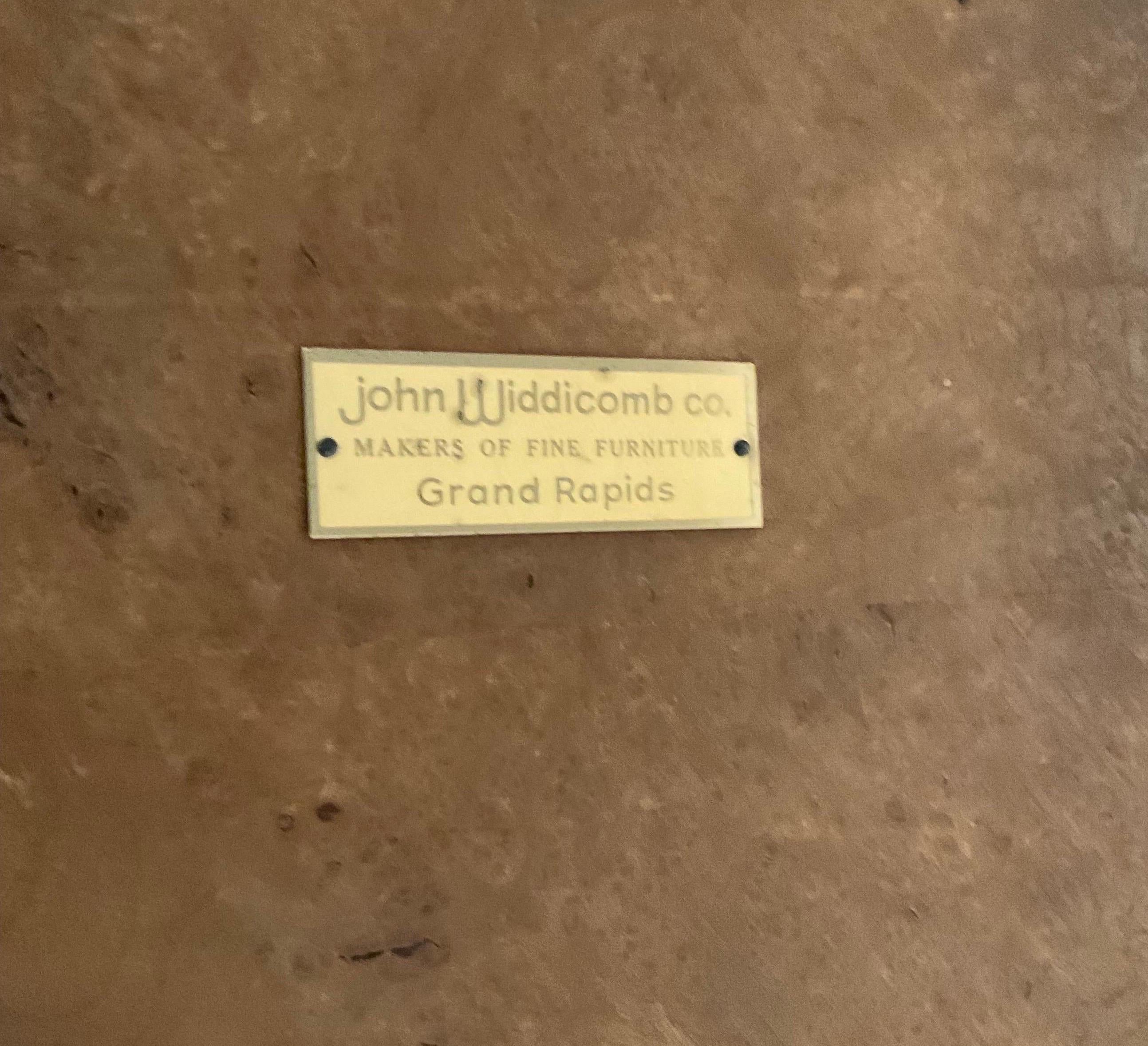 Mesa de centro vintage burilada de los años 70 de John Widdicomb en venta 2