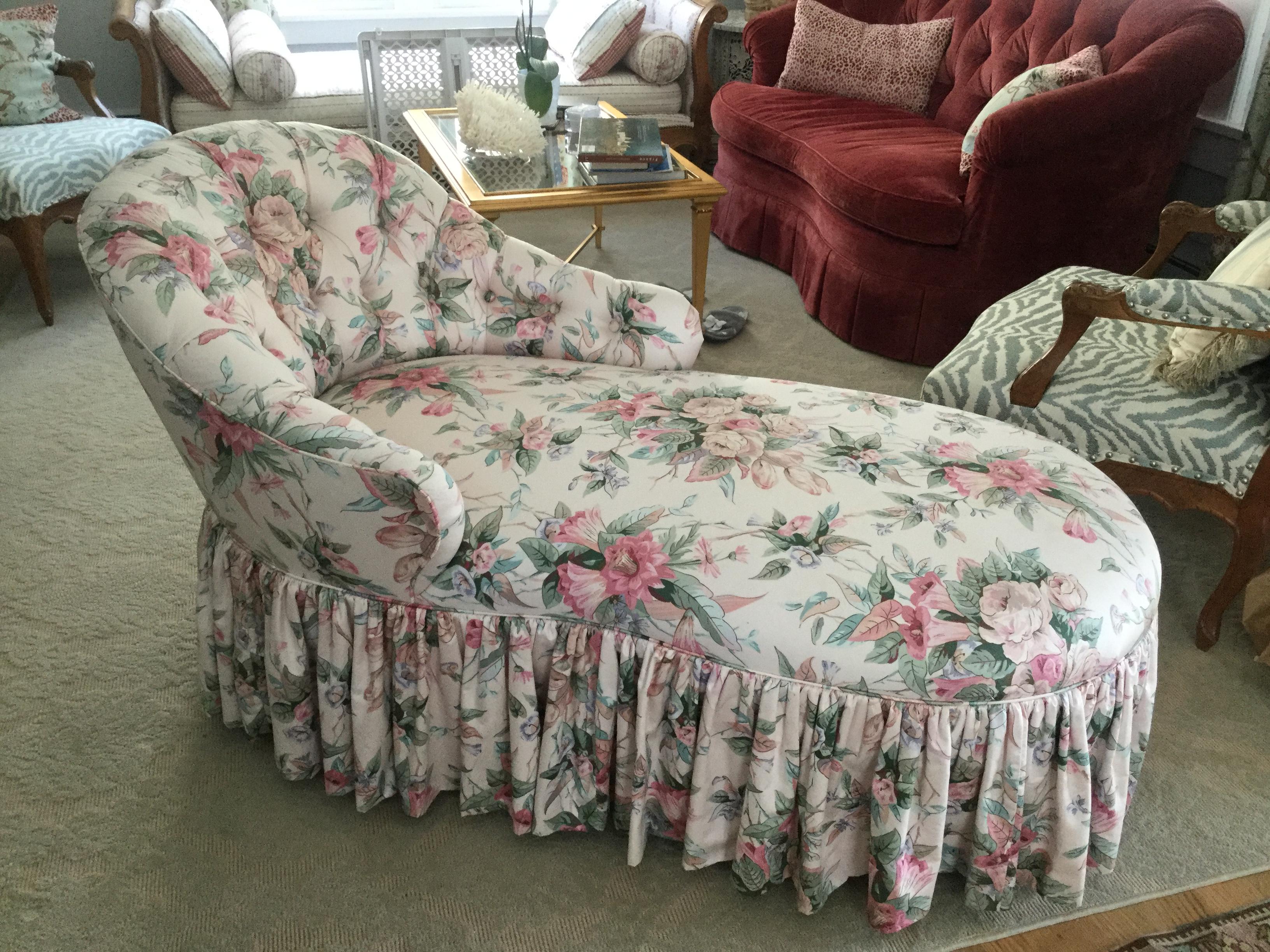 1970s Vintage Chaise in Floral Chintz In Good Condition In Livingston, NJ