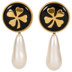 1970s Vintage Chanel Clover Drop Pearl Earrings at 1stDibs  chanel clover  earrings, chanel teardrop pearl earrings, black clover earrings chanel