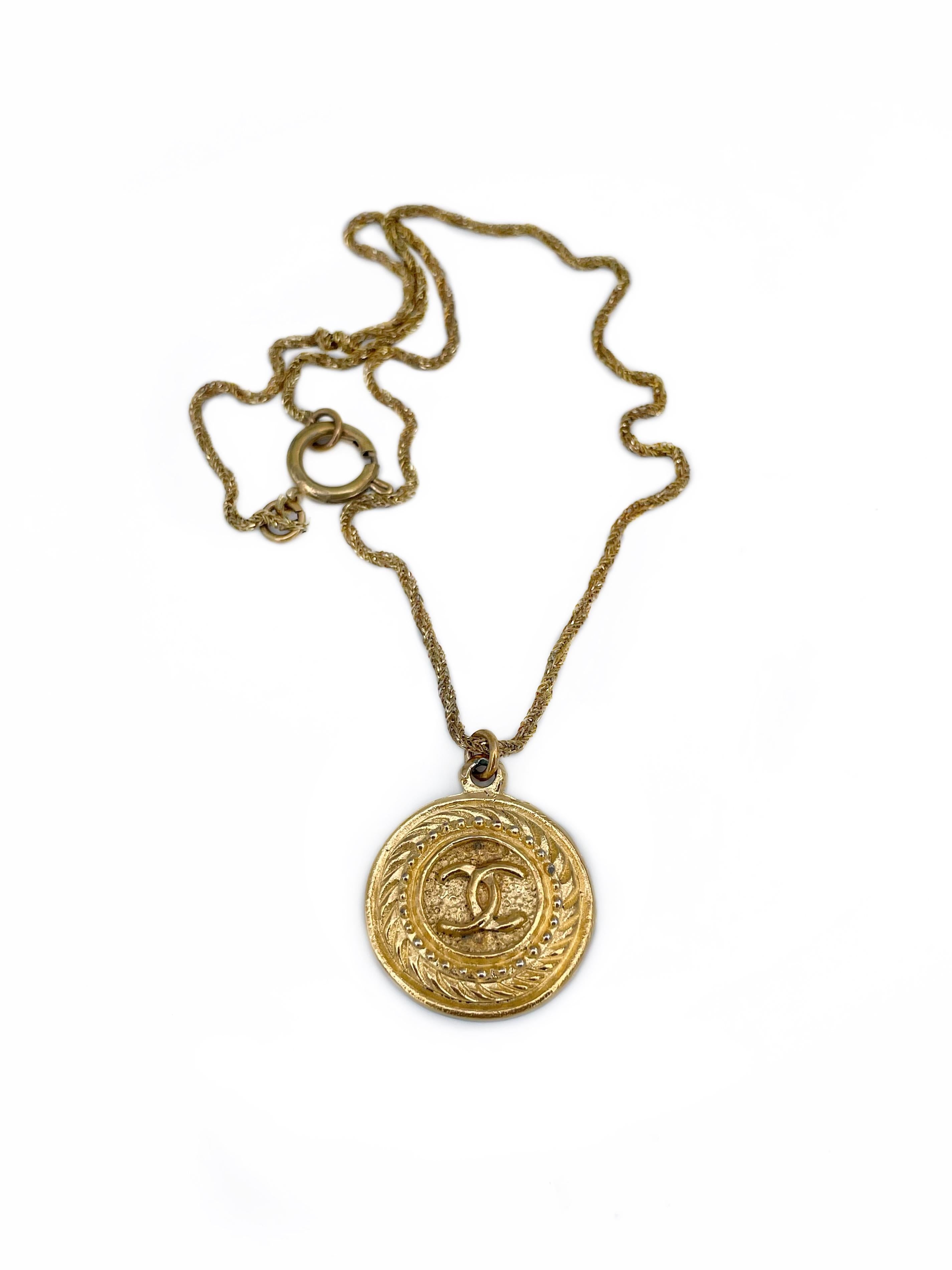 This is a classic CC logo round pendant with a chain. The piece is designed by Chanel in 1970s. 

It is crafted in base metal and is gold plated. 

Signed: “© Chanel ® Made in France”
Diameter: 2.6cm
Chain length: 44cm 

———

If you have any