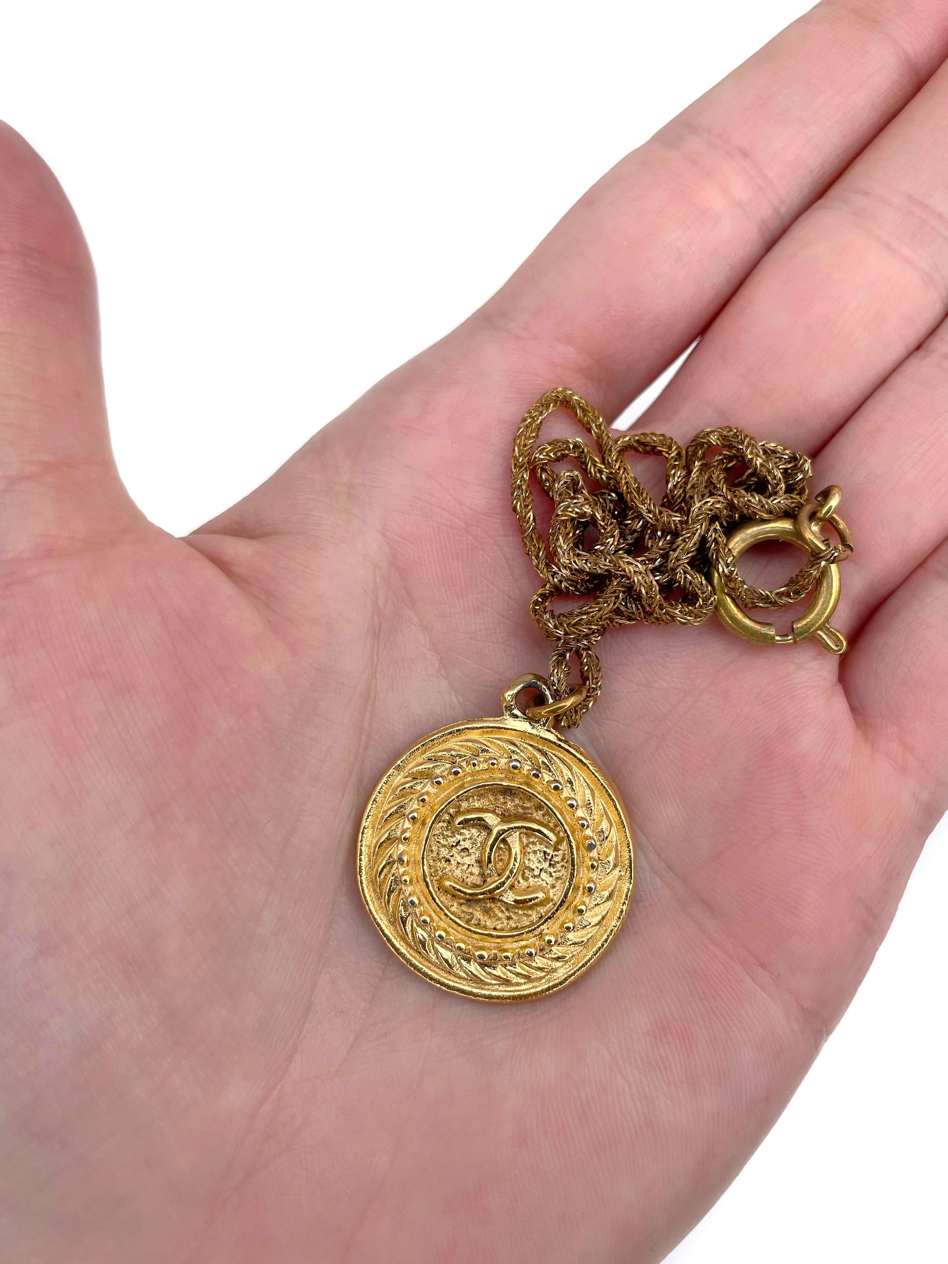 Modern 1970s Vintage Chanel Gold Tone CC Logo Round Pendant Chain Necklace