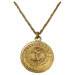 1970s Vintage Chanel Gold Tone CC Logo Round Pendant Chain Necklace