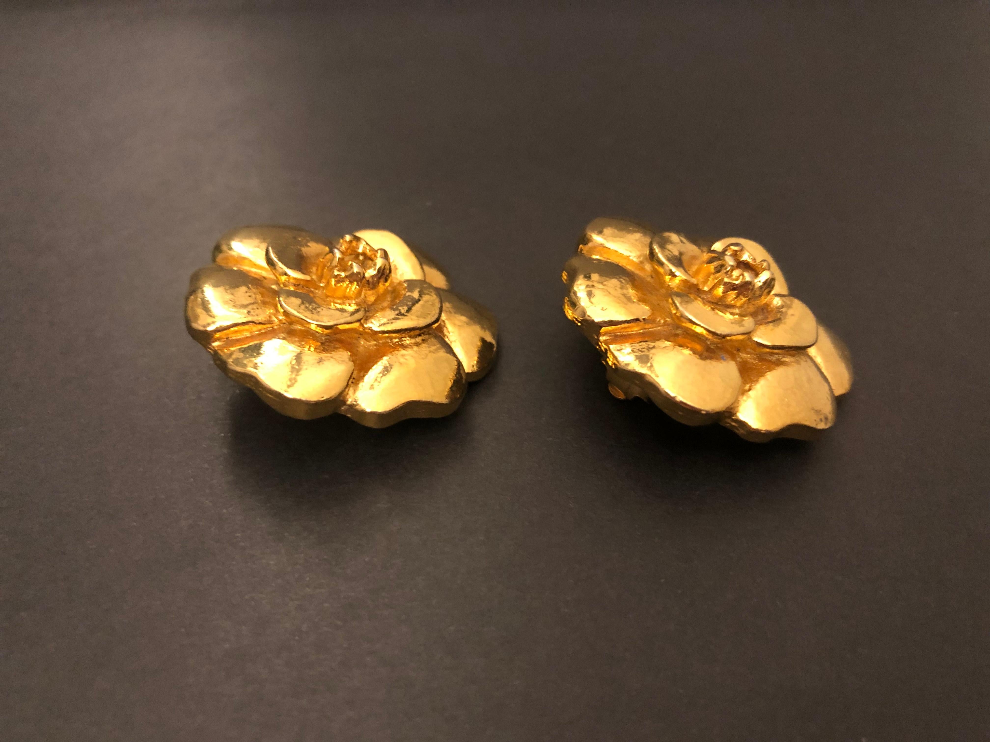 Women's 1970s Vintage CHANEL Gold Toned Camellia Clip On Earrings