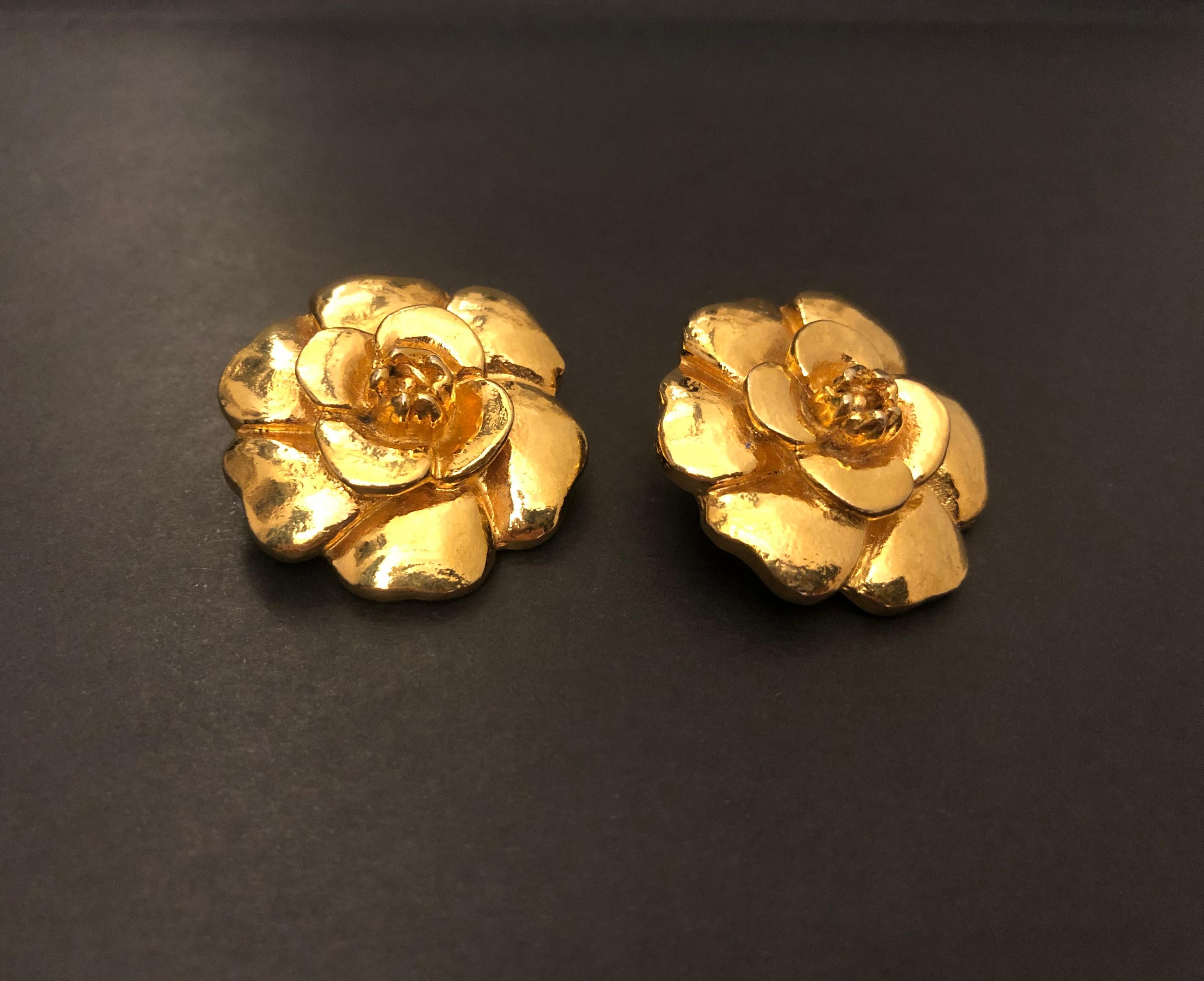 1970s Vintage CHANEL Gold Toned Camellia Clip On Earrings For Sale 1