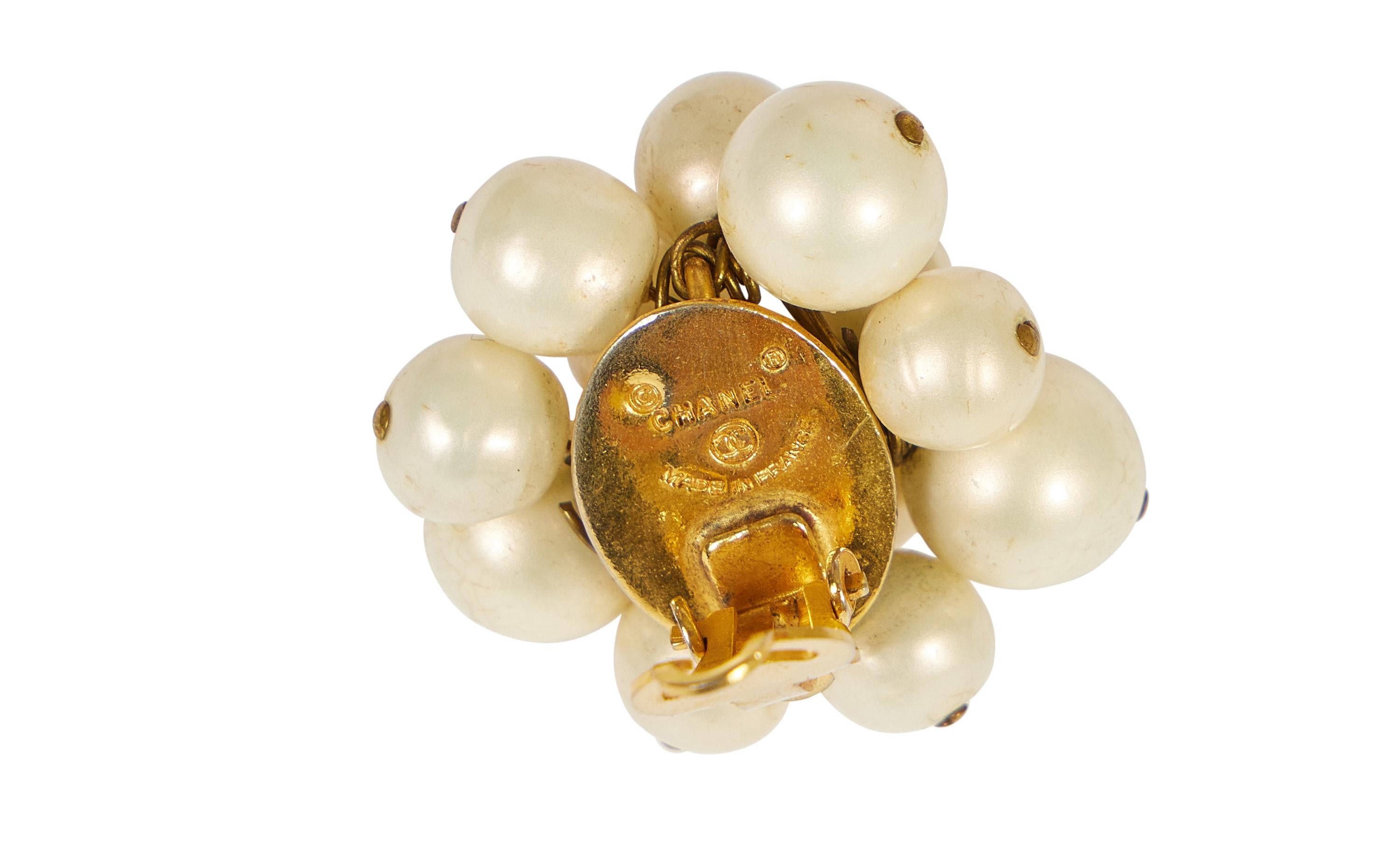 1970's Vintage Chanel Pearl Cluster Clip Earrings In Good Condition For Sale In West Hollywood, CA