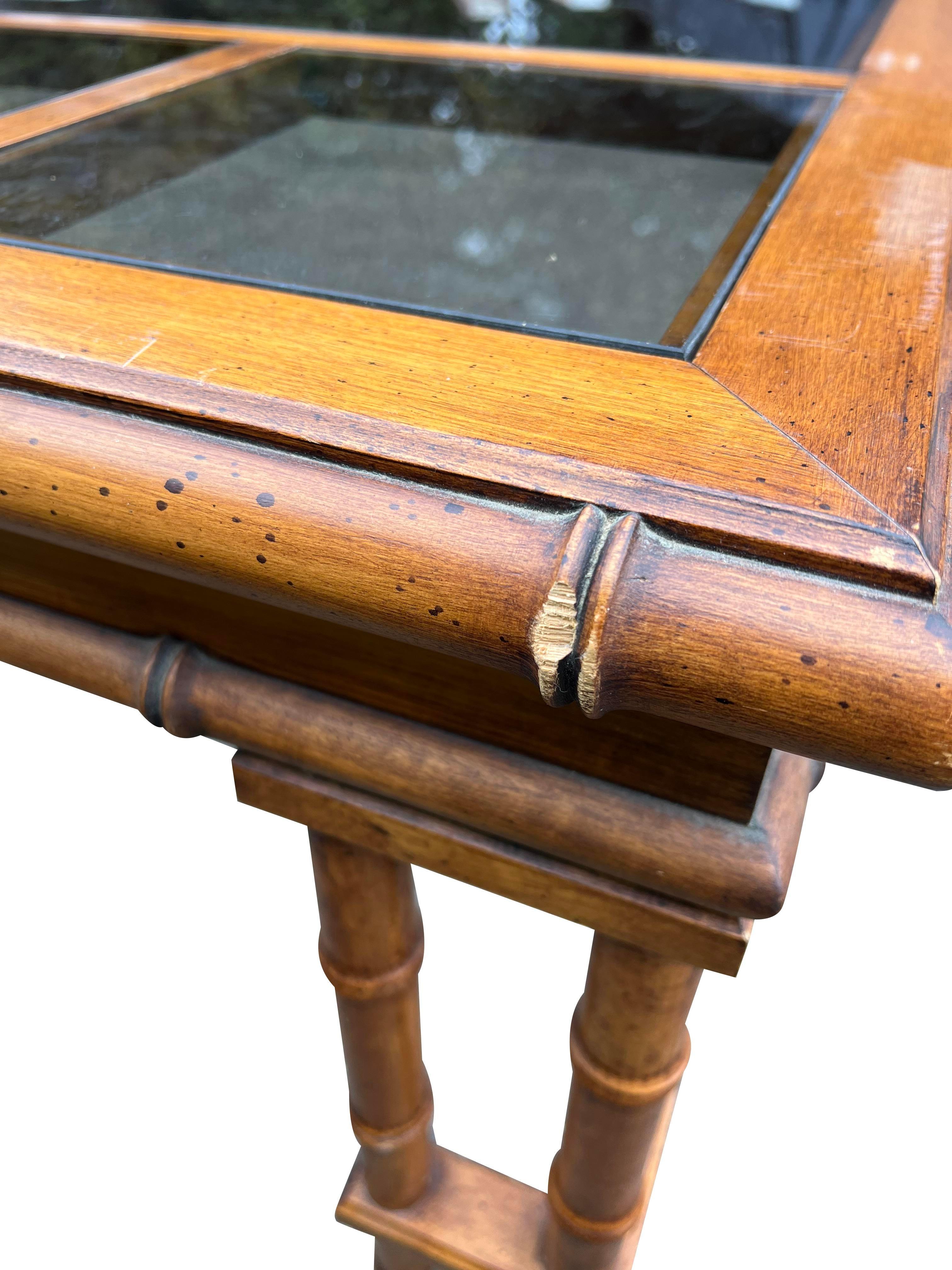 Table de salle à manger vintage de style chinoiserie en faux bambou et rotin fabriquée en Angleterre, années 1970 en vente 3