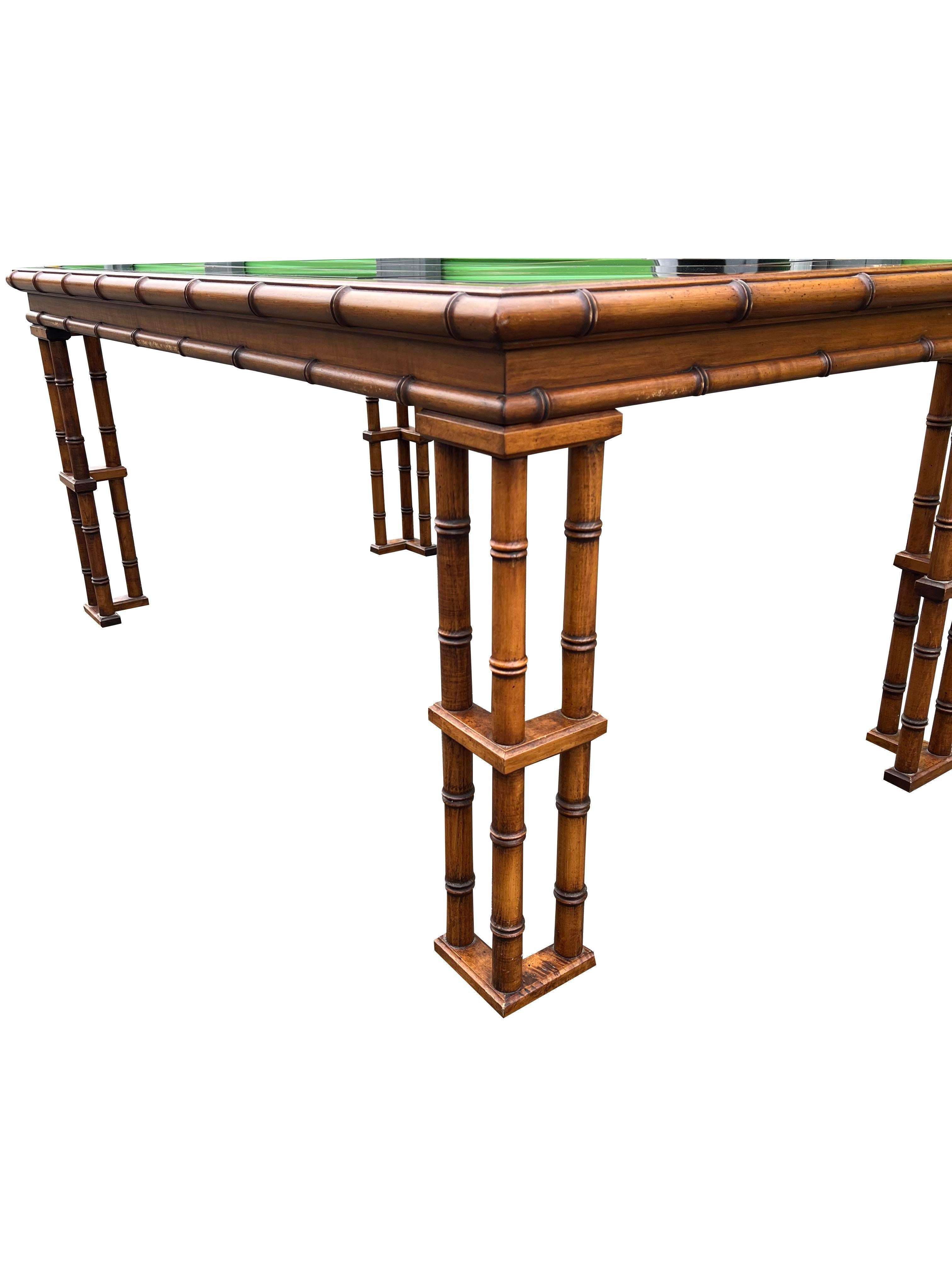 Chinoiseries Table de salle à manger vintage de style chinoiserie en faux bambou et rotin fabriquée en Angleterre, années 1970 en vente