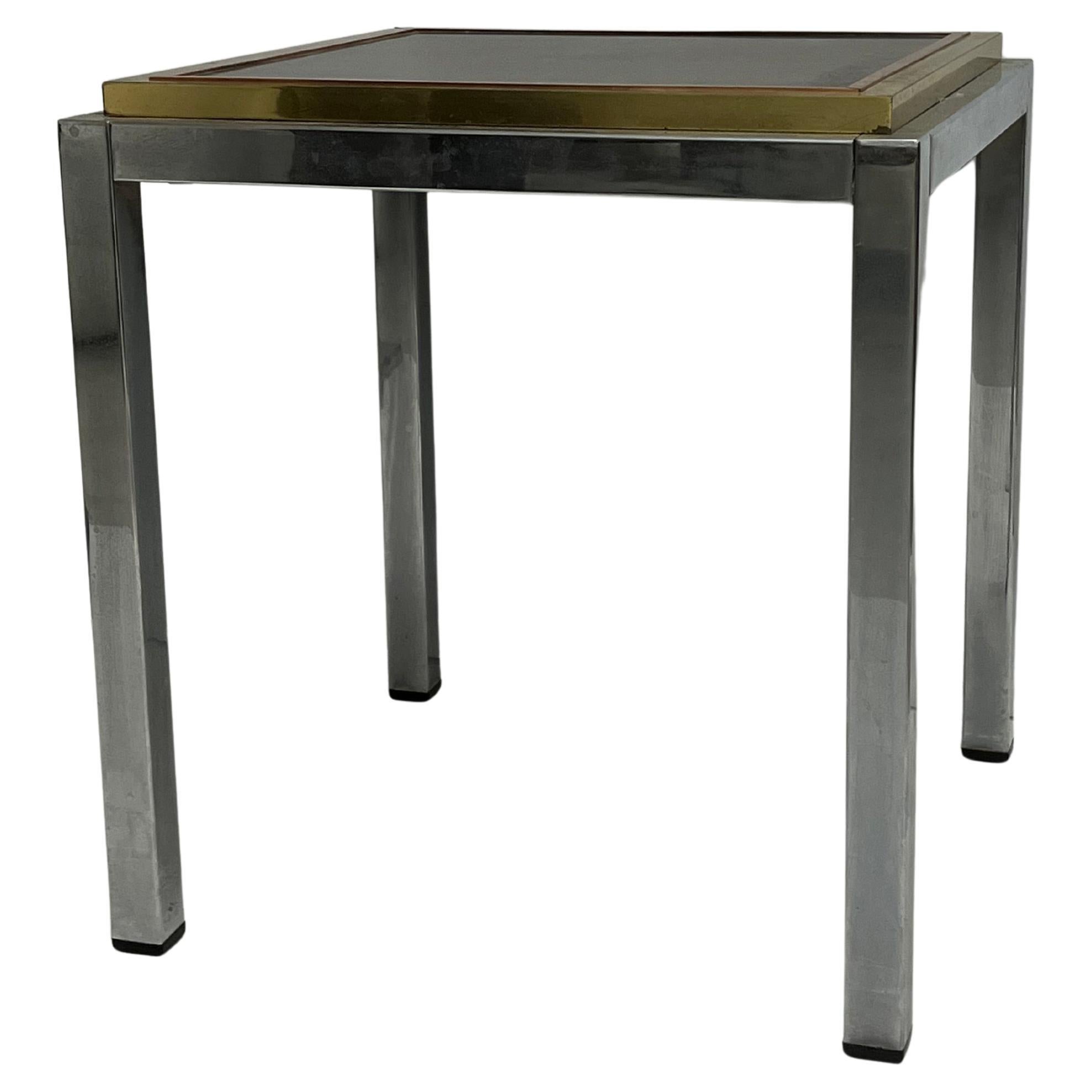 Table basse vintage en chrome et laiton des années 1970. Table d'appoint Hollywood Regency dans le style des créations de Romeo Rega et Willy Rizzo. 

19,6 x 21,25 30 lbs.