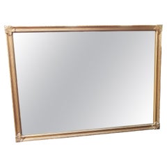 Miroir classique vintage en bois doré et cadre en laiton des années 1970