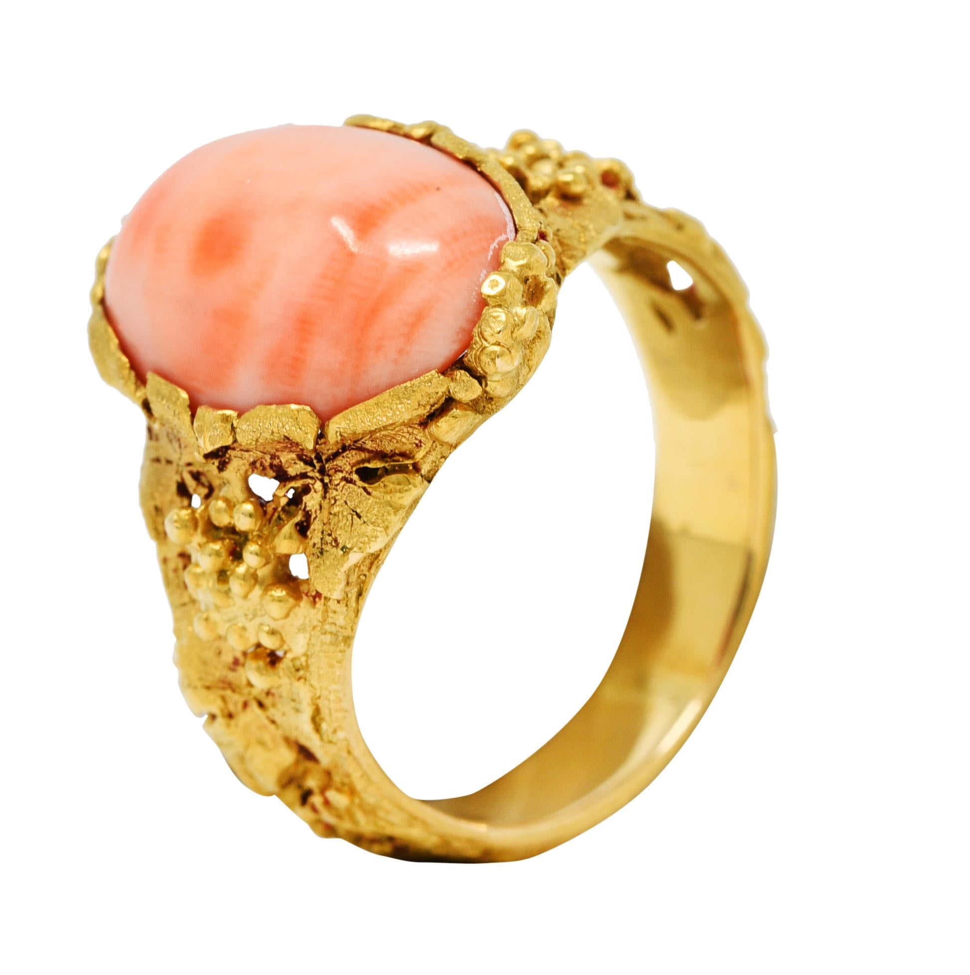 1970's Vintage Coral 18 Karat Gold Grapevine Gemstone Ring 2
