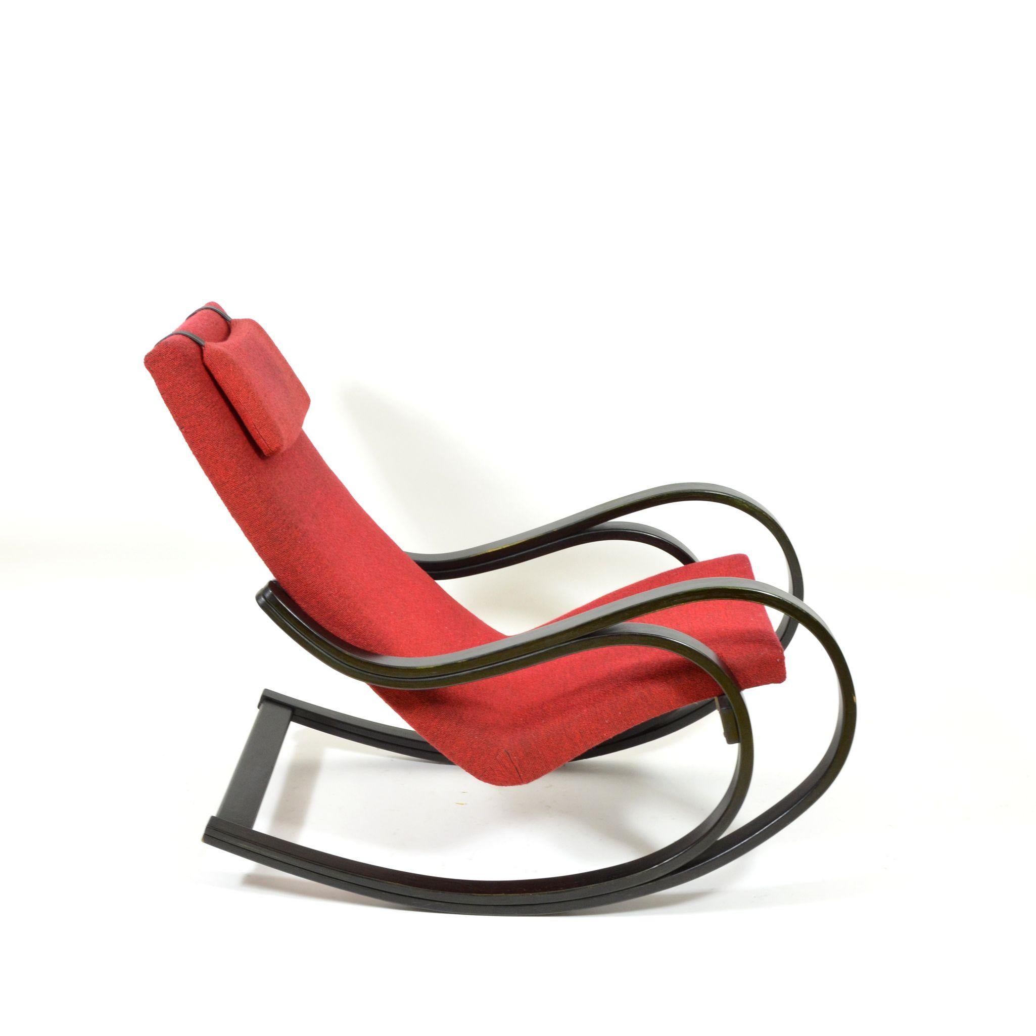 1970s Vintage Czech Bentwood Rocking Chair, Rare Design Model (Moderne der Mitte des Jahrhunderts) im Angebot