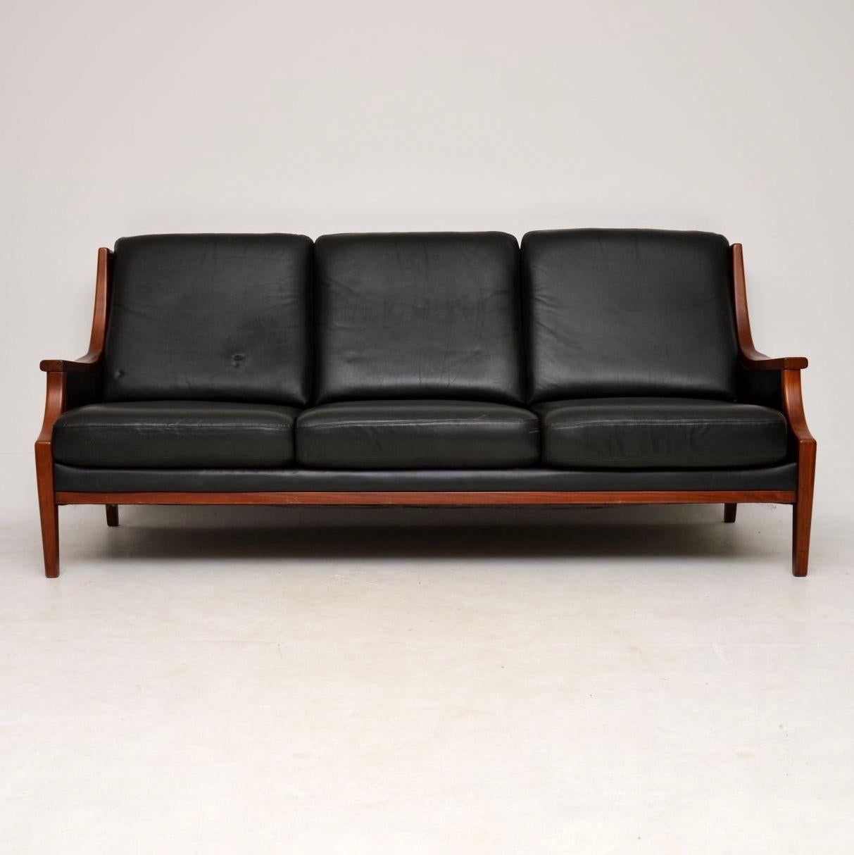 1970s Vintage Danish Leather Sofa In Good Condition In London, GB