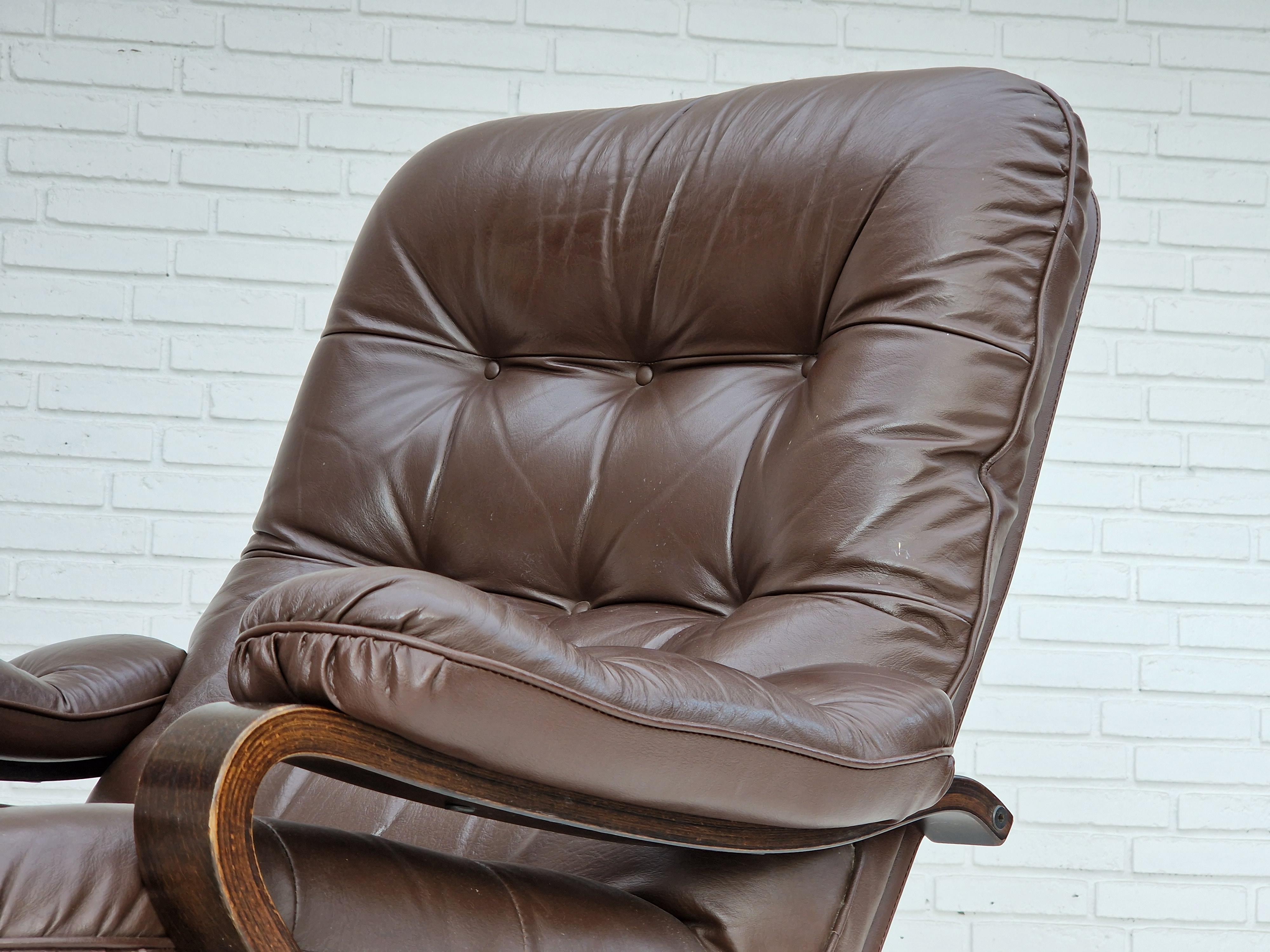 1970s, Vintage Danish, pair of swivel leather armchairs, original condition. 7