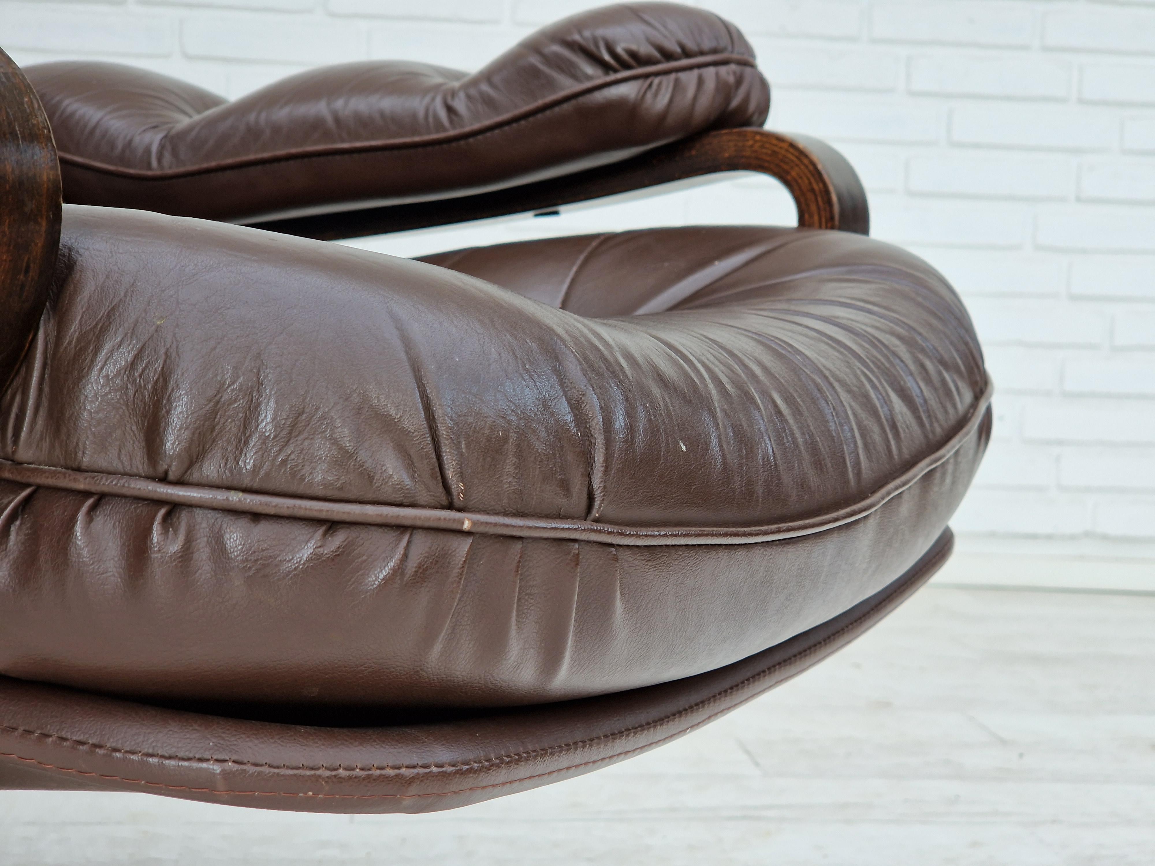 1970s, Vintage Danish, pair of swivel leather armchairs, original condition. 8