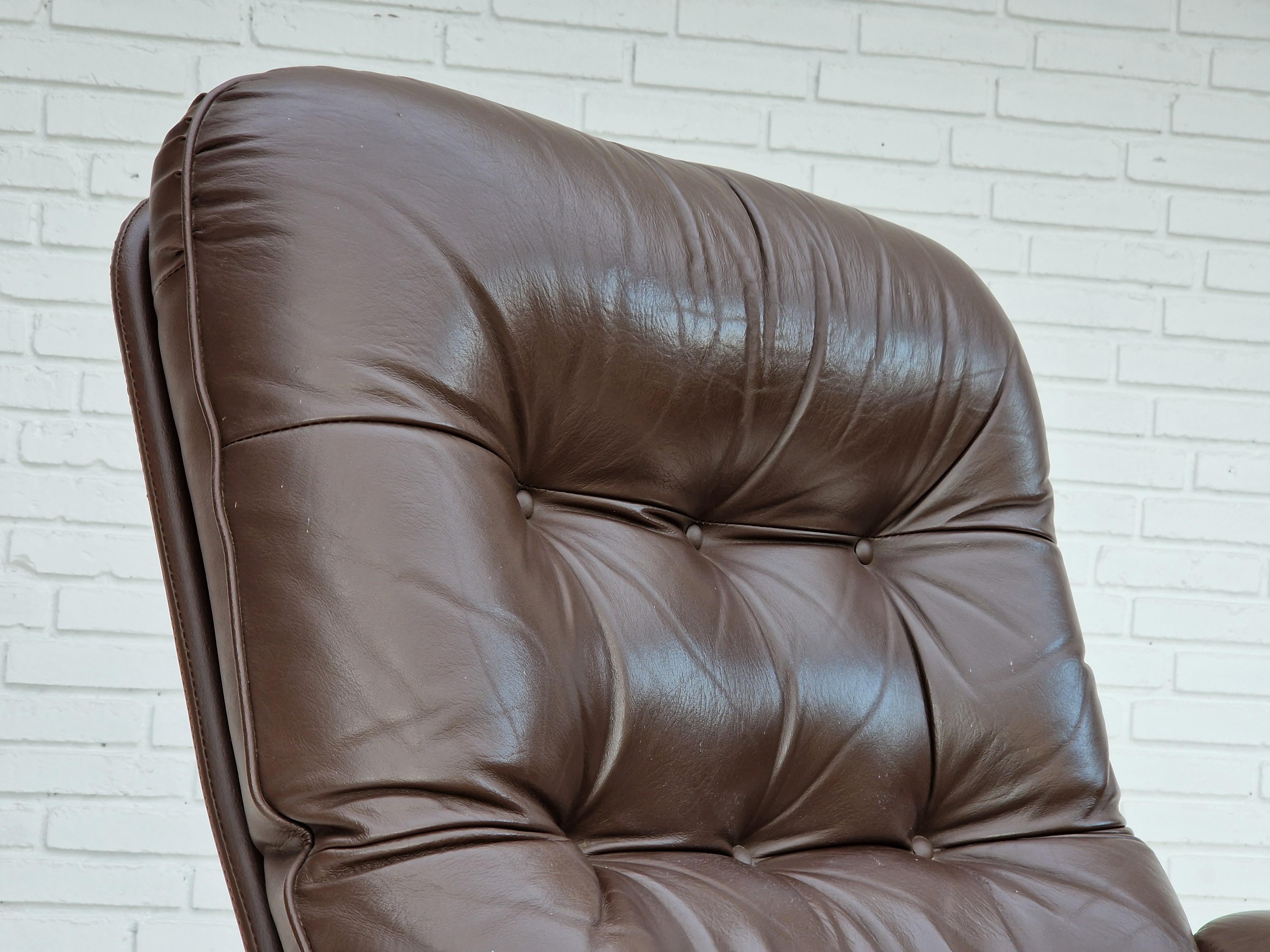 1970s, Vintage Danish, pair of swivel leather armchairs, original condition. 9