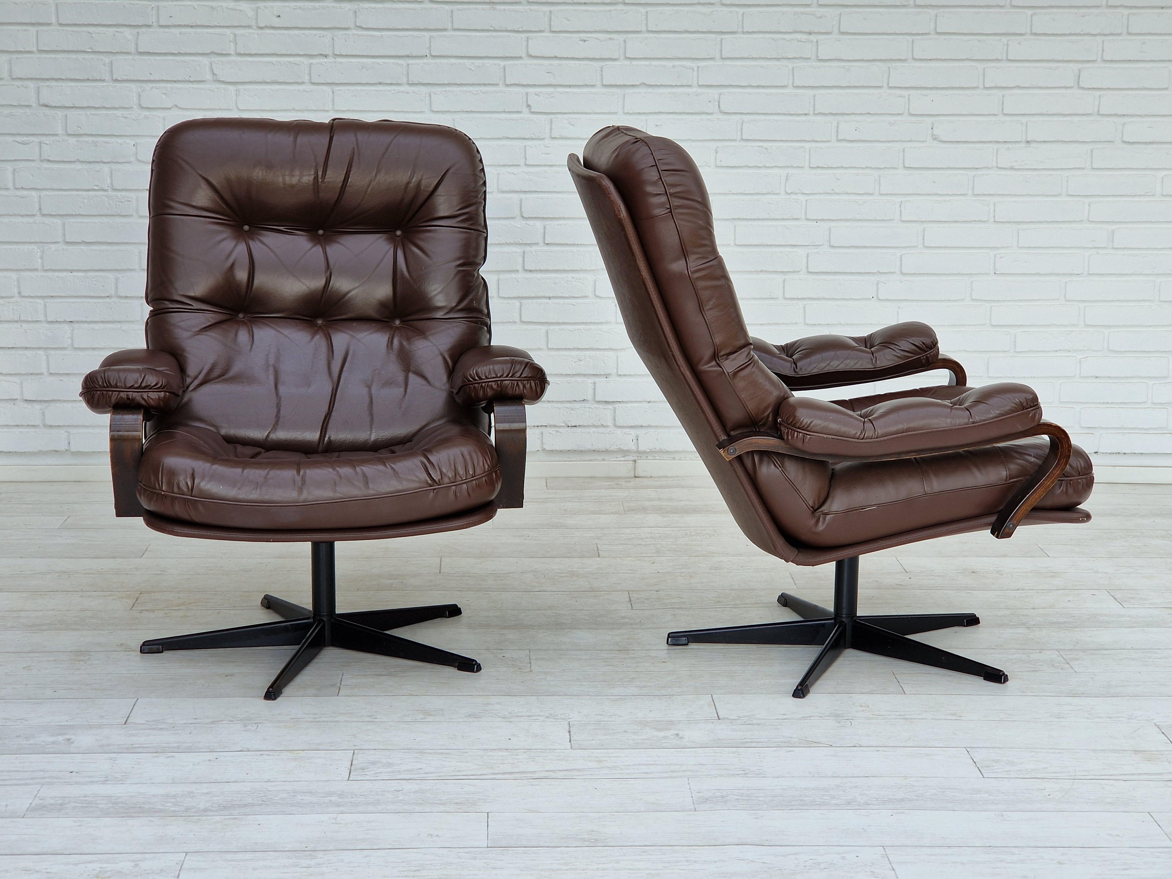 Scandinavian Modern 1970s, Vintage Danish, pair of swivel leather armchairs, original condition. For Sale
