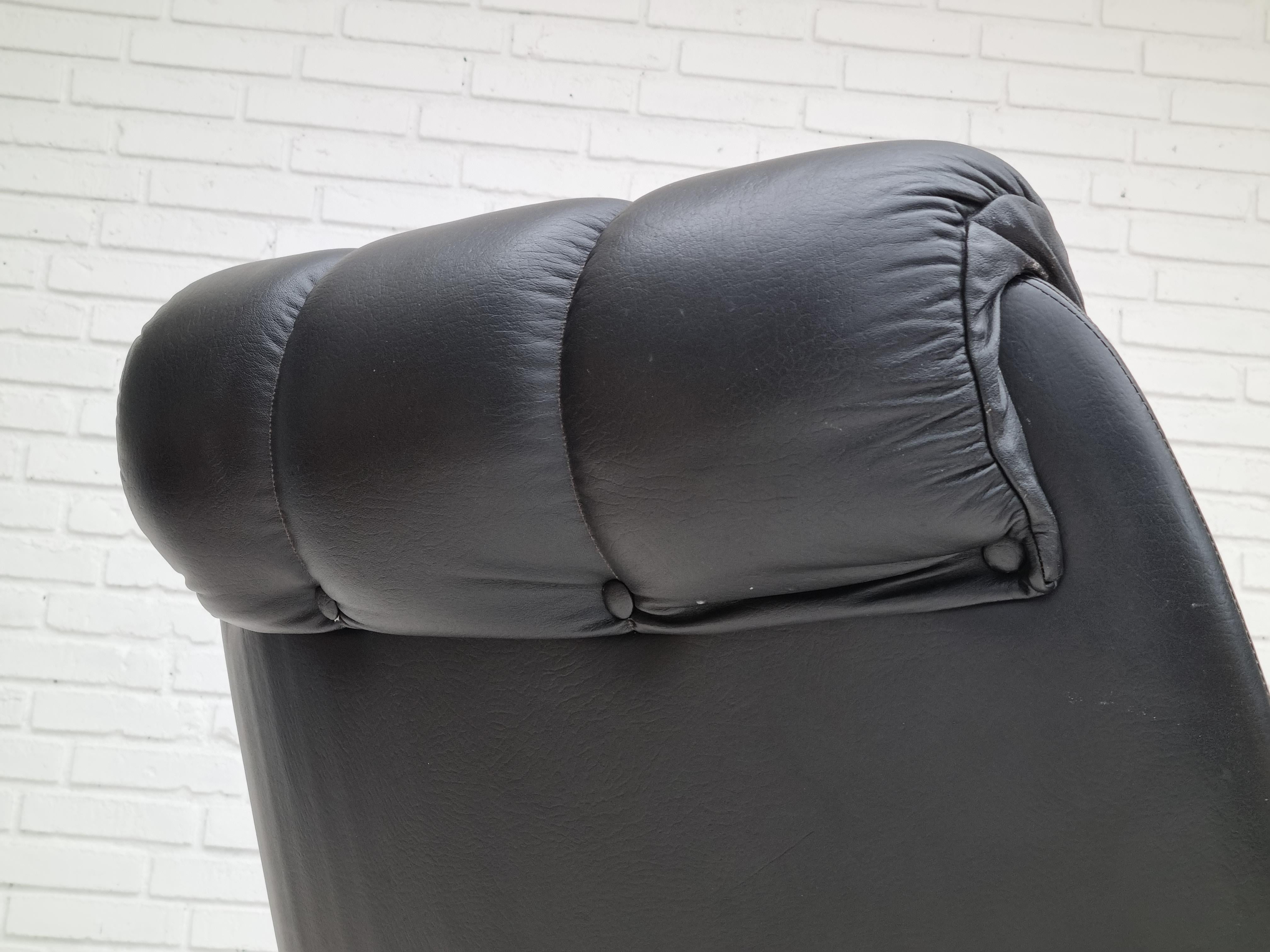 1970, Vintage Danish swivel leather armchair, original condition en vente 6