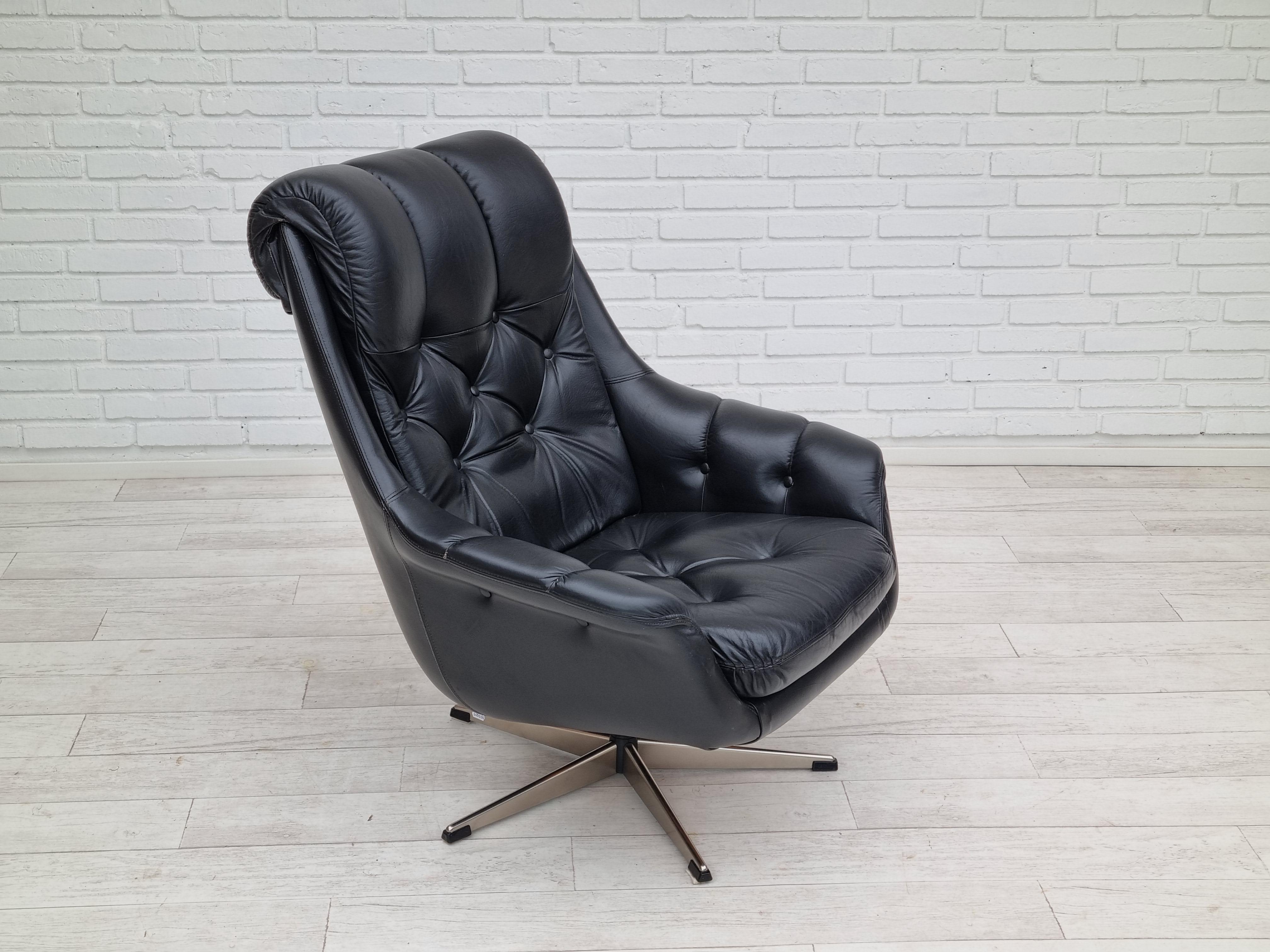 Acier 1970, Vintage Danish swivel leather armchair, original condition en vente