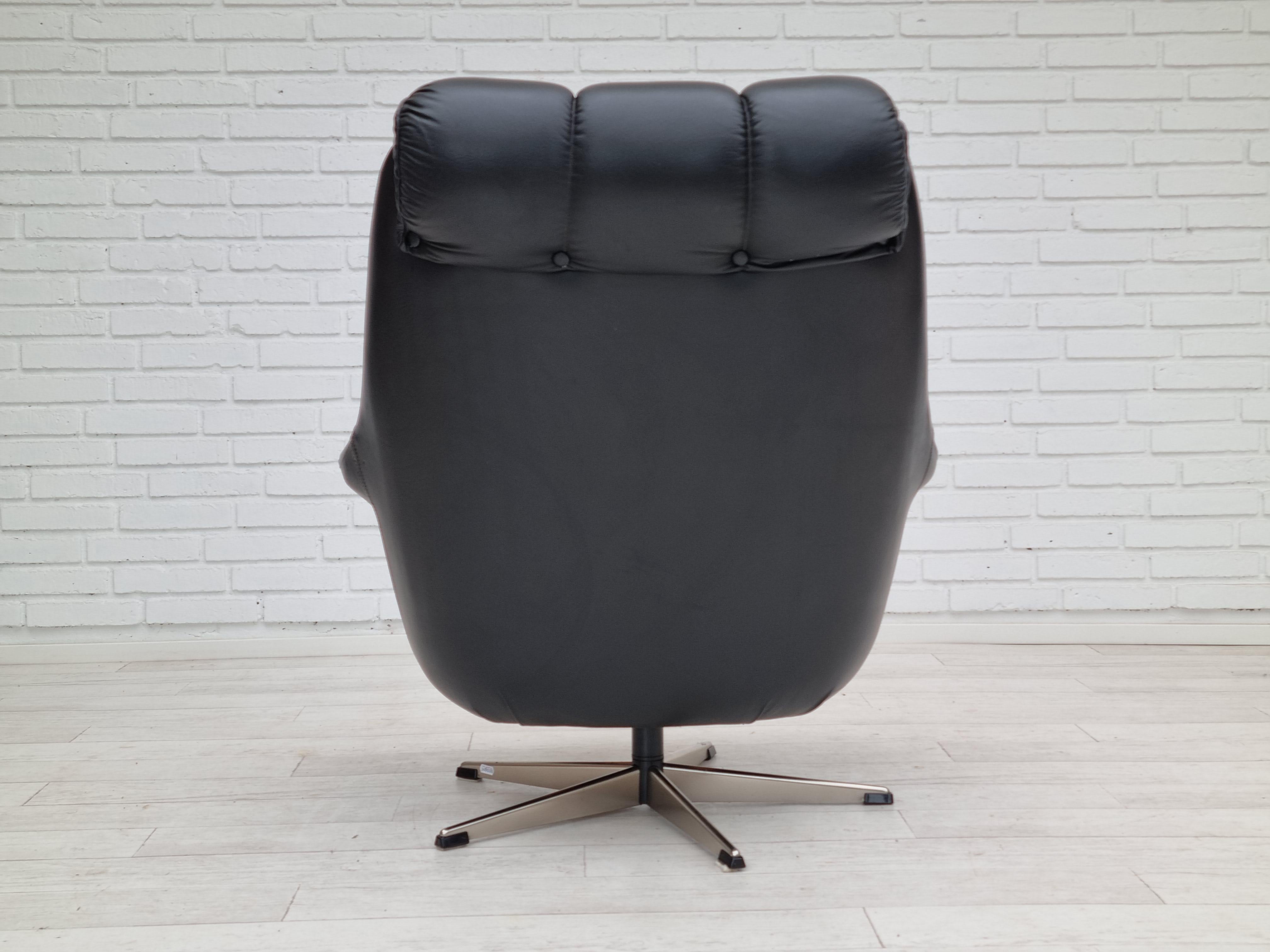1970, Vintage Danish swivel leather armchair, original condition en vente 1