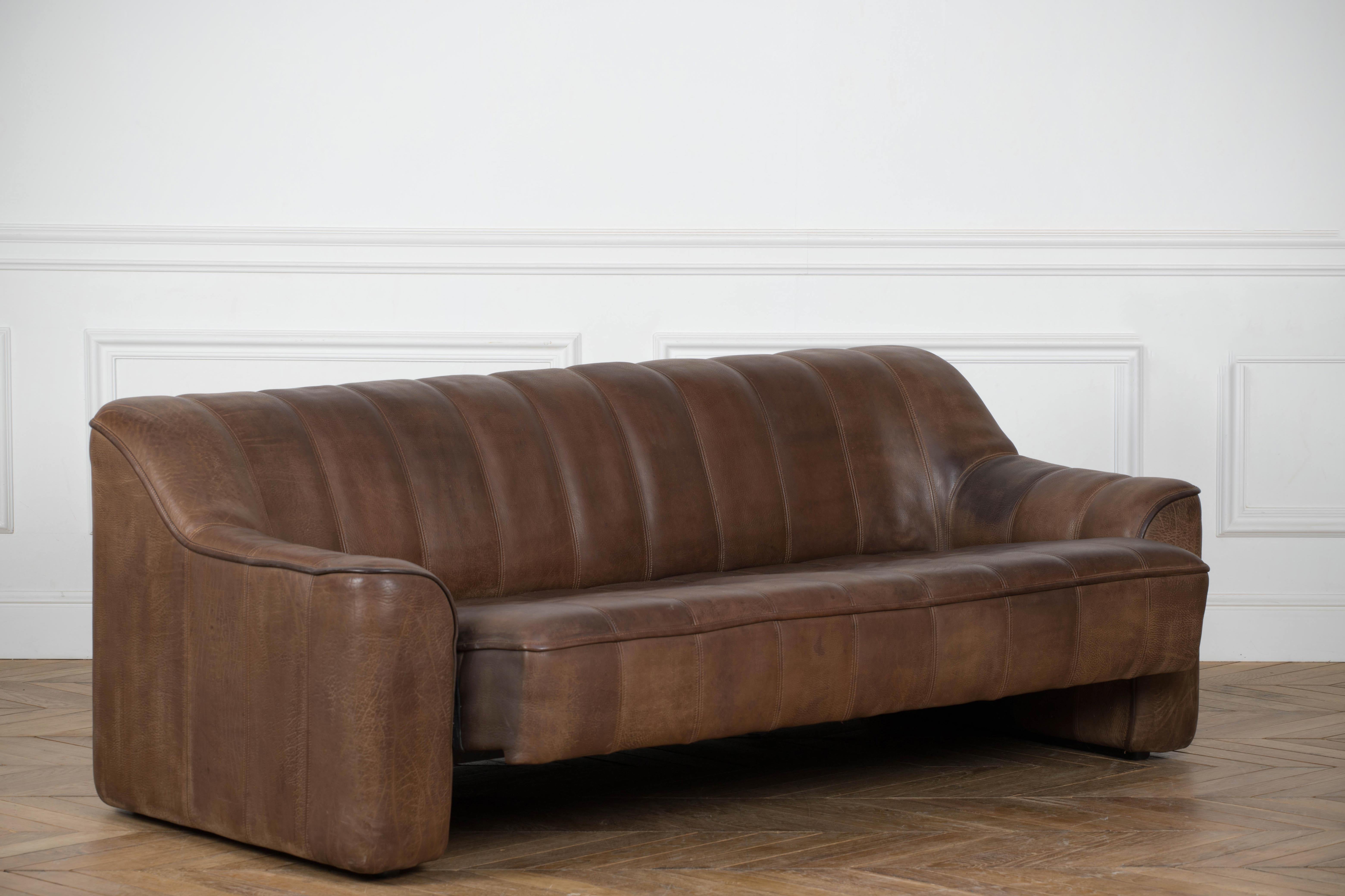 1970er Jahre Vintage De Sede DS 44 Dreisitzer-Sofa aus braunem, dunklem Cognacfarbenem Buffalo-Leder (Schweizerisch)