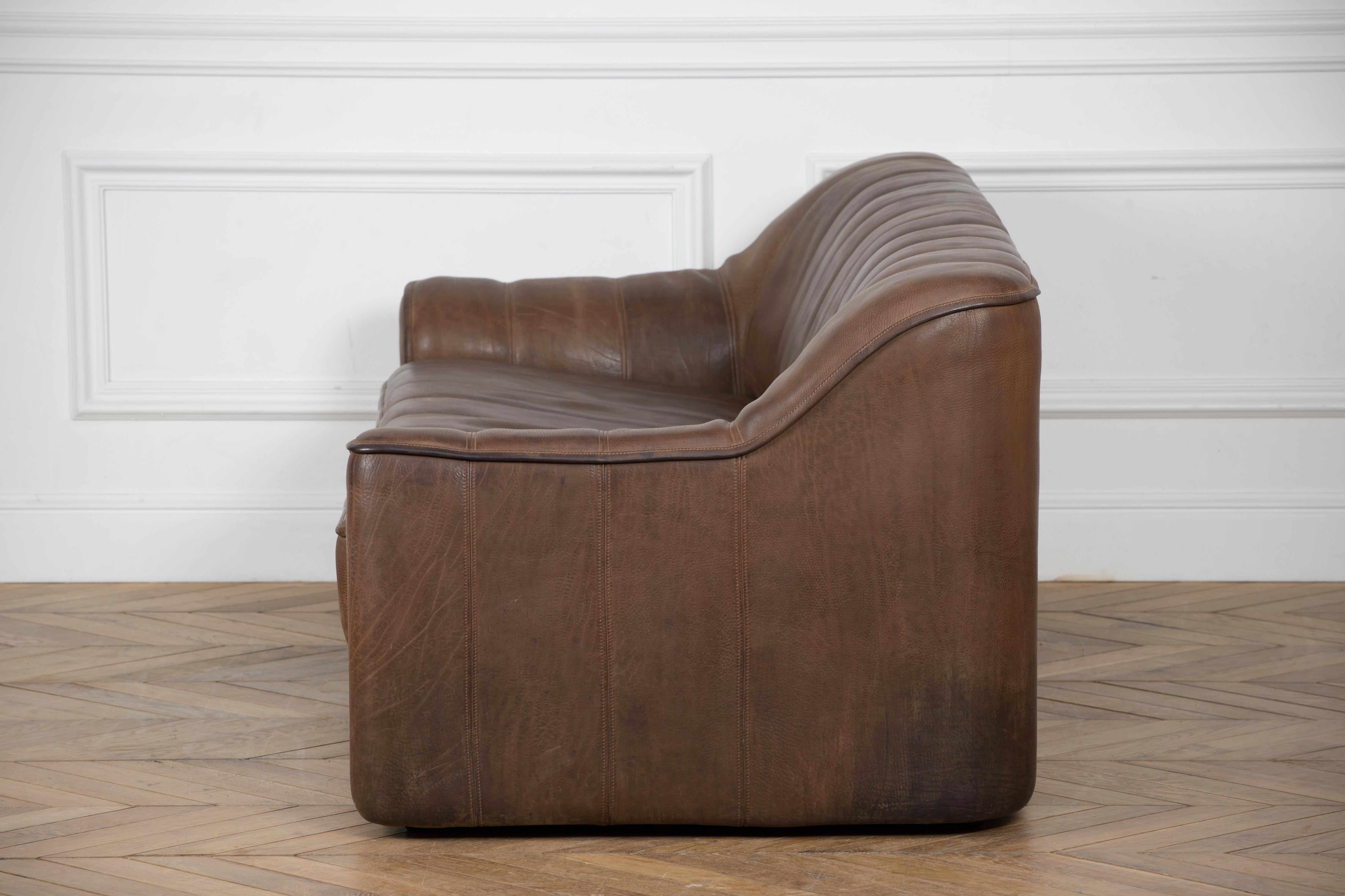 1970er Jahre Vintage De Sede DS 44 Dreisitzer-Sofa aus braunem, dunklem Cognacfarbenem Buffalo-Leder (Ende des 20. Jahrhunderts)