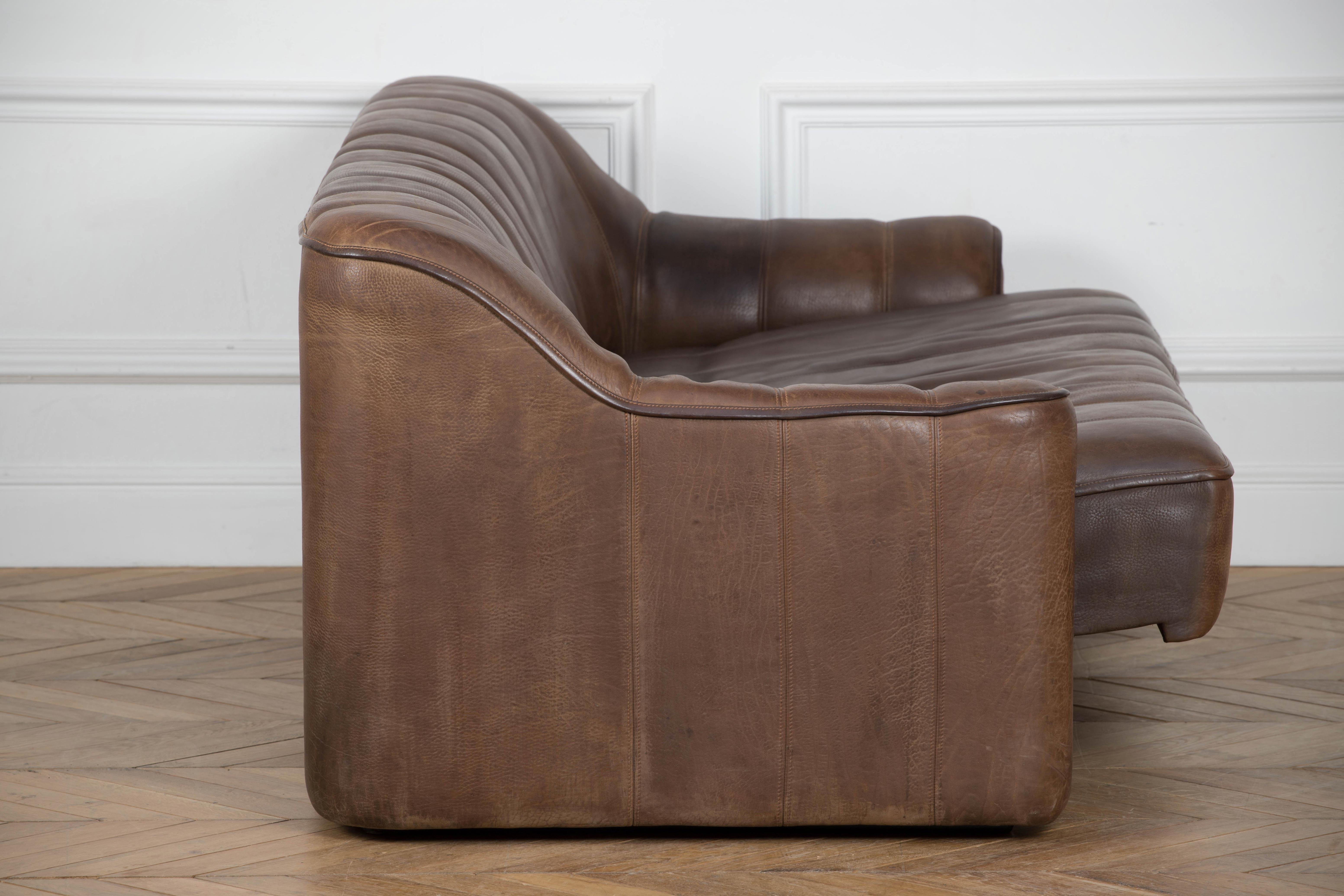 1970er Jahre Vintage De Sede DS 44 Dreisitzer-Sofa aus braunem, dunklem Cognacfarbenem Buffalo-Leder 3