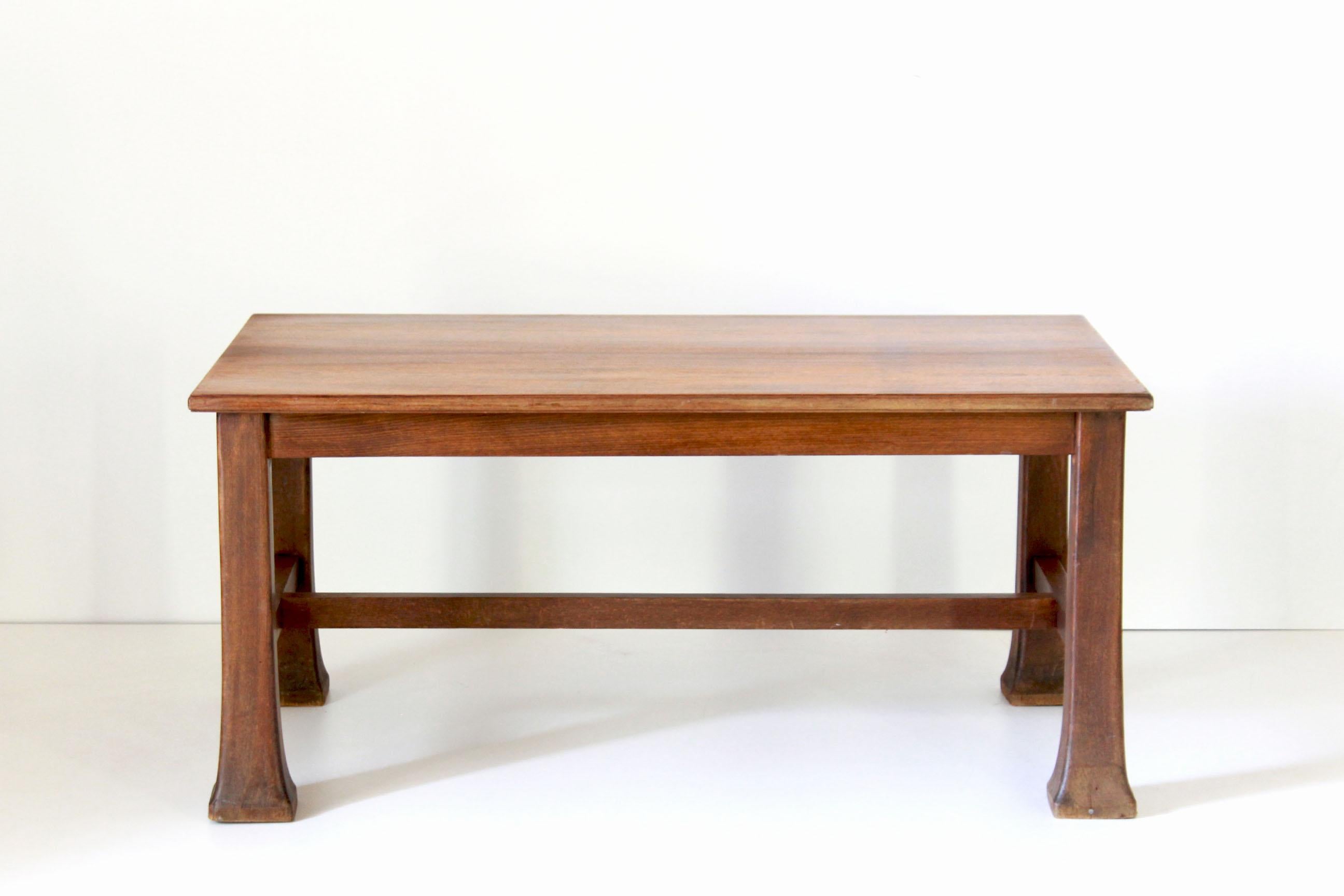 A 1970s vintage coffee table with refined solid wood structure. The wood has been treated and polished. In very good conditions with only few signs of time.